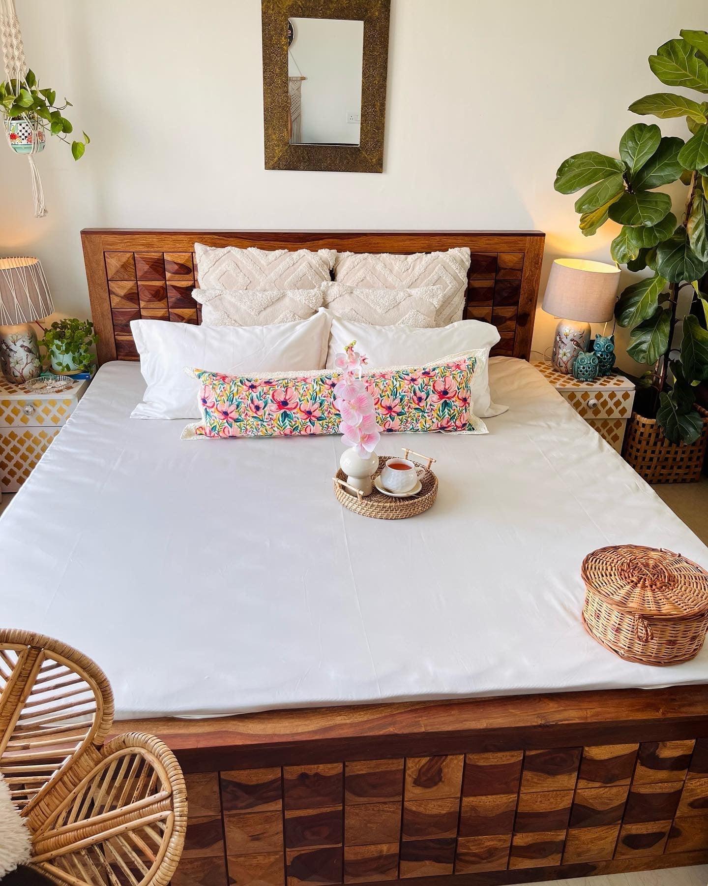 Shop White Cotton Bedding Set with Pillow Covers for King Size Ikiru