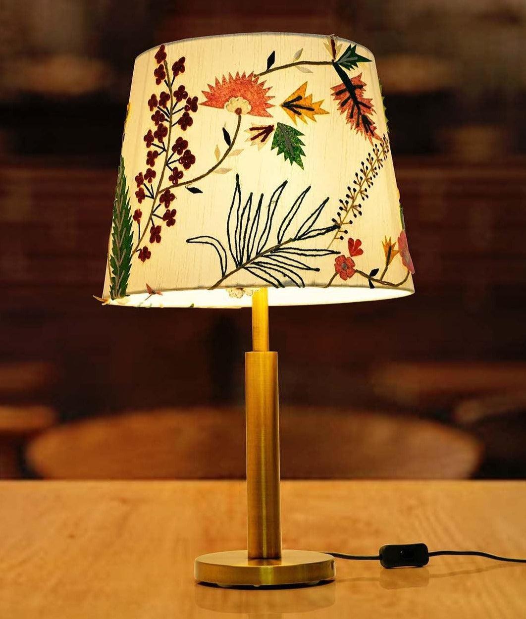Transitional Brass Finish Metal Table Lamp Light For Bedroom Studyroom