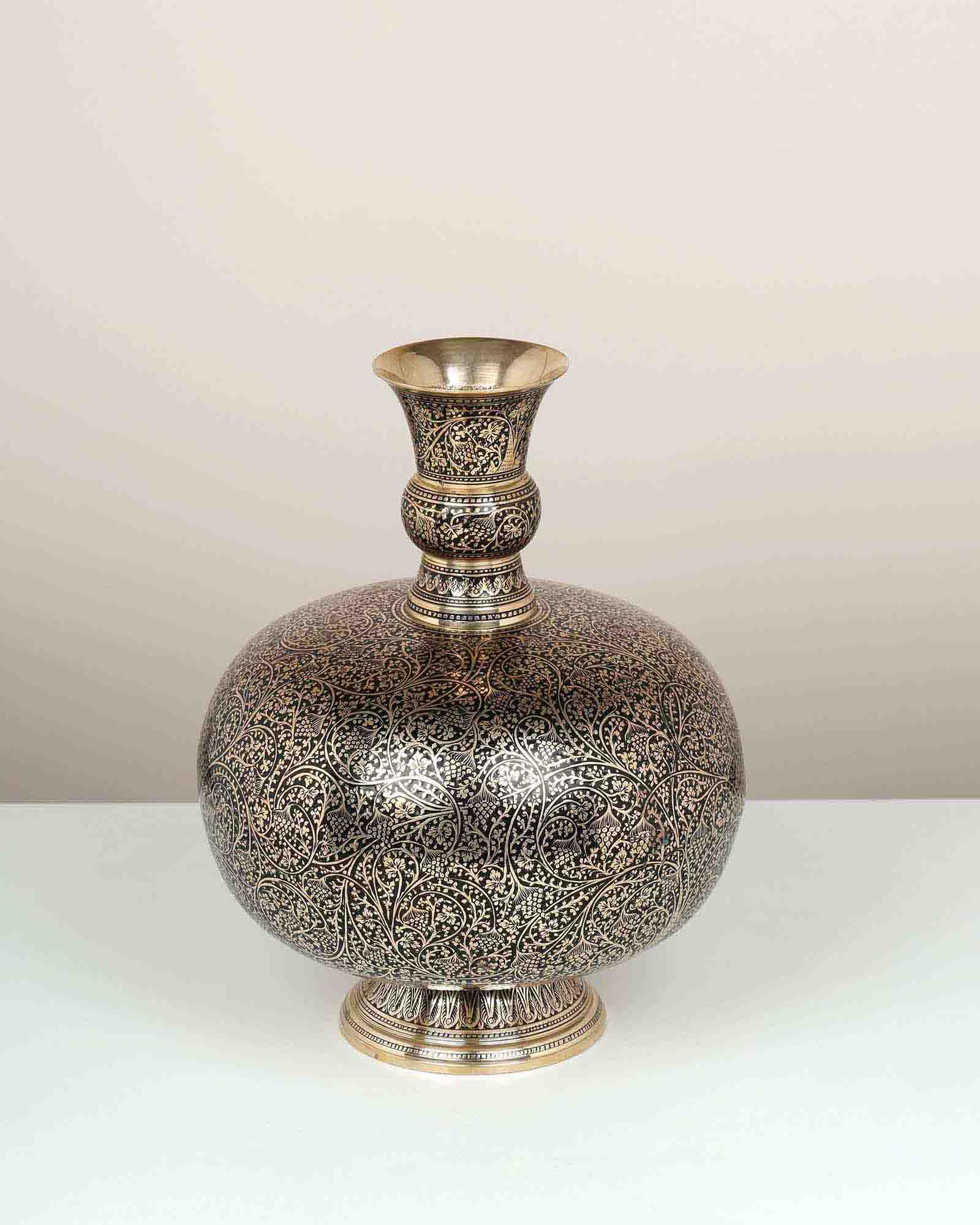Gulzar Vase By Dilshad Hussain