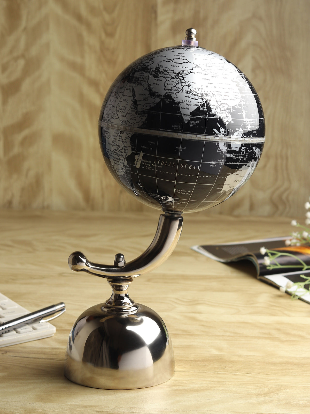 Noir Meridian Globe