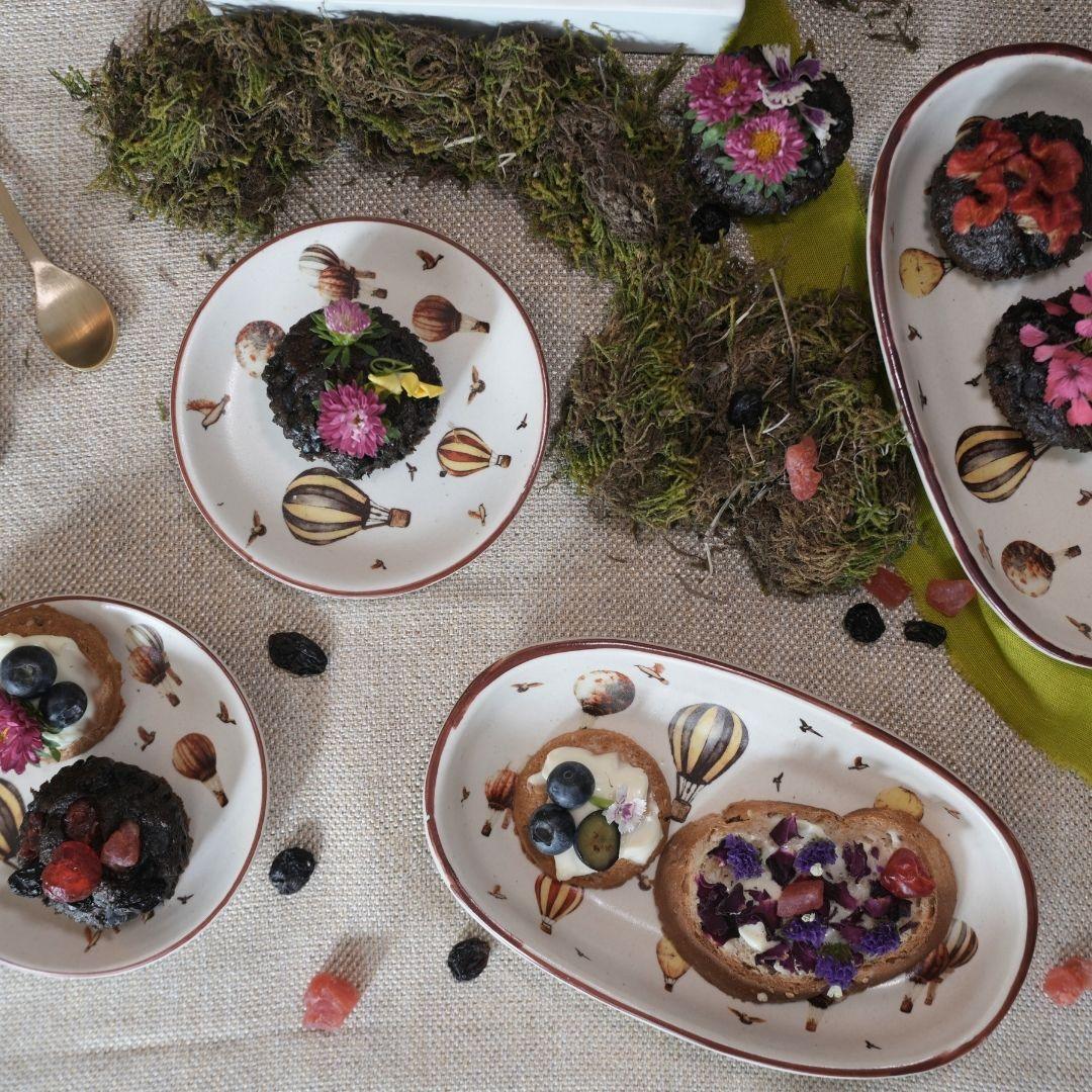 Handcrafted Stoneware Tea Plate – Vintage Hot Air Balloon Design | Ceramic Dessert & Snack Plate