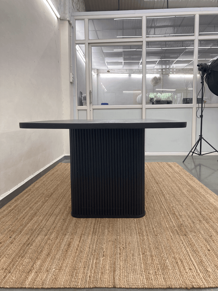 Walter dining table | Solid teak wood