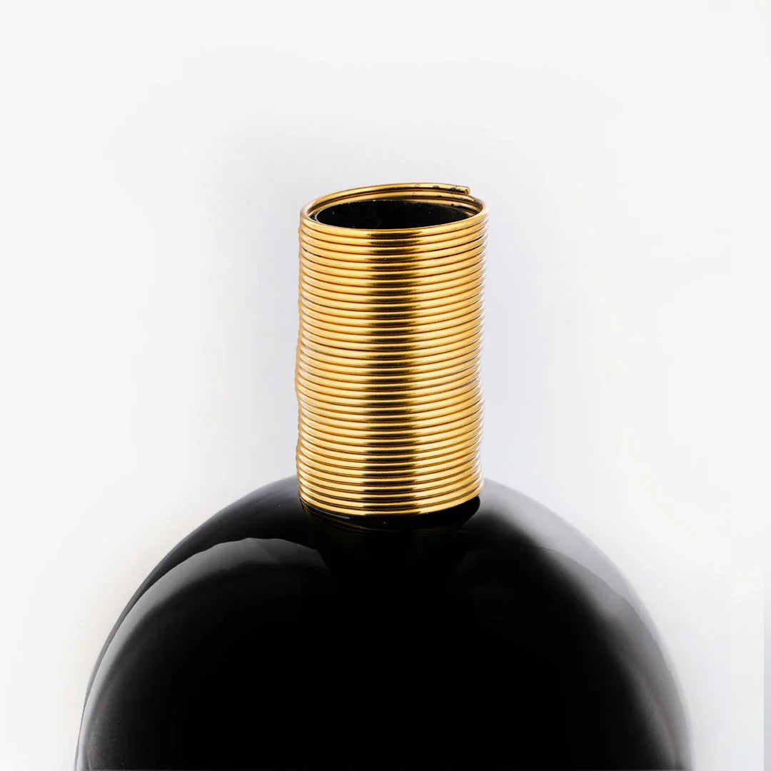 Midnight Black Vase With Gold Rim