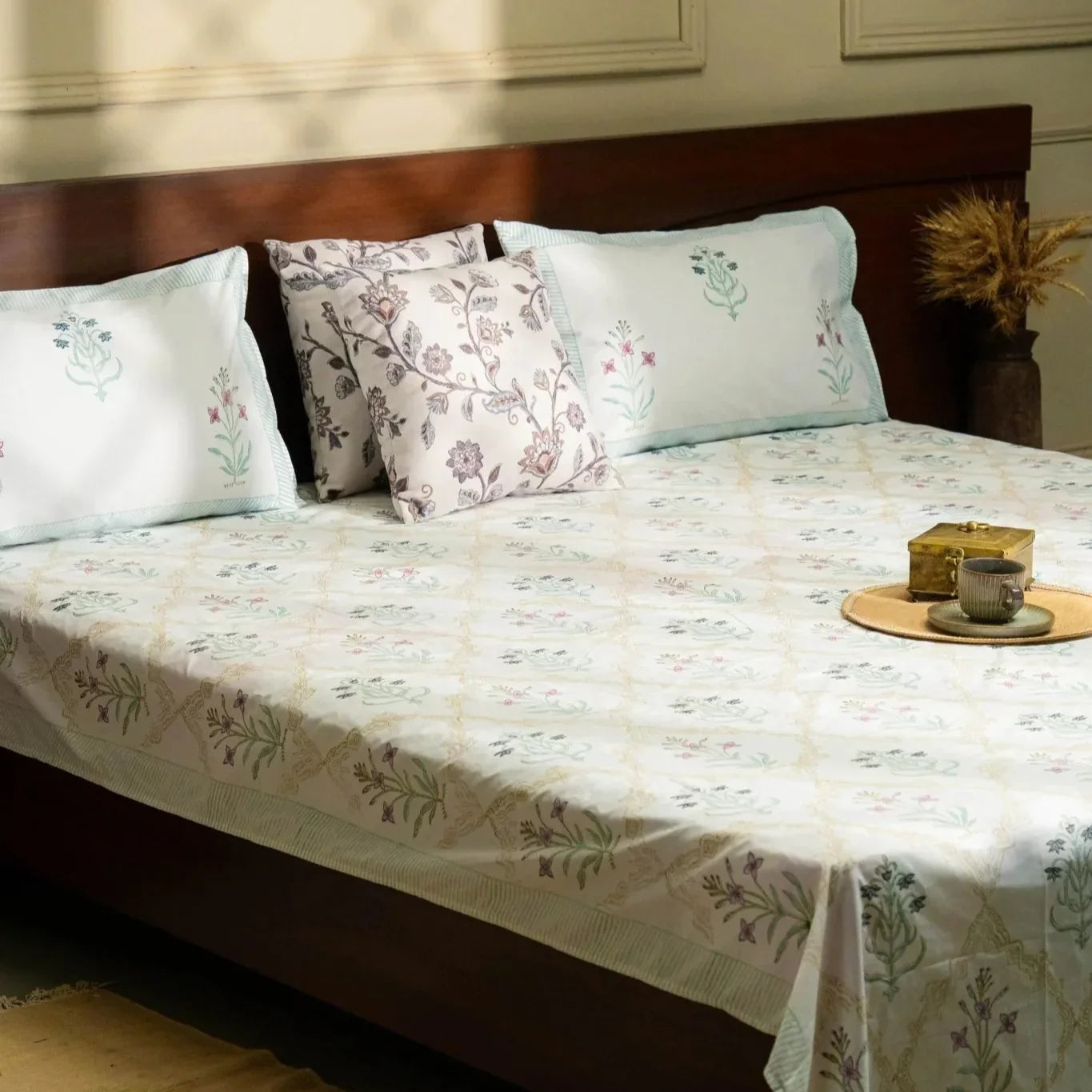 Sundarvan Bloom Bedsheet With Pillow Covers