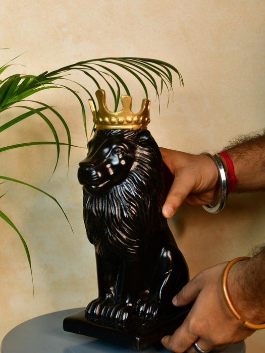 Lion Showpiece