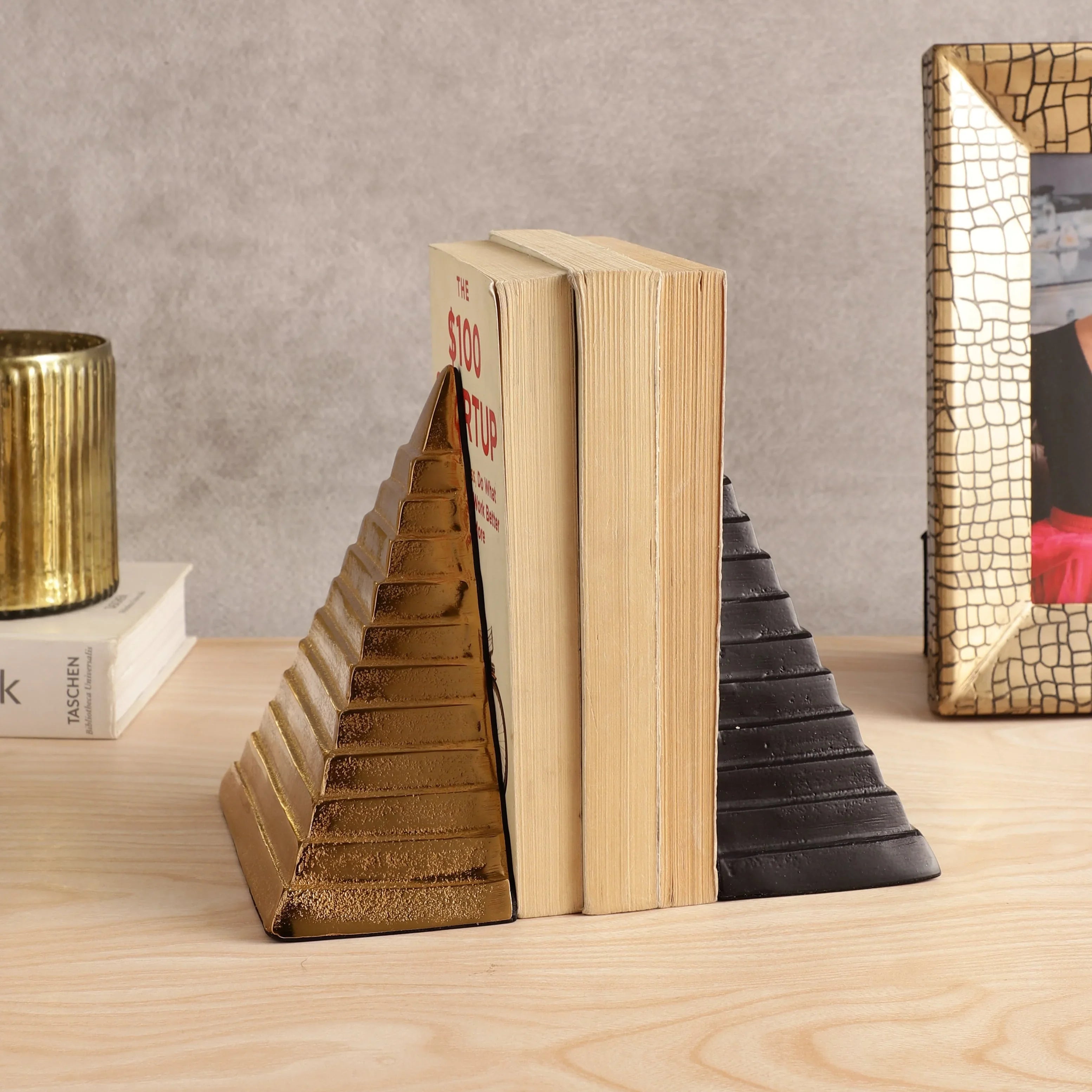 Pyramidon Bookend