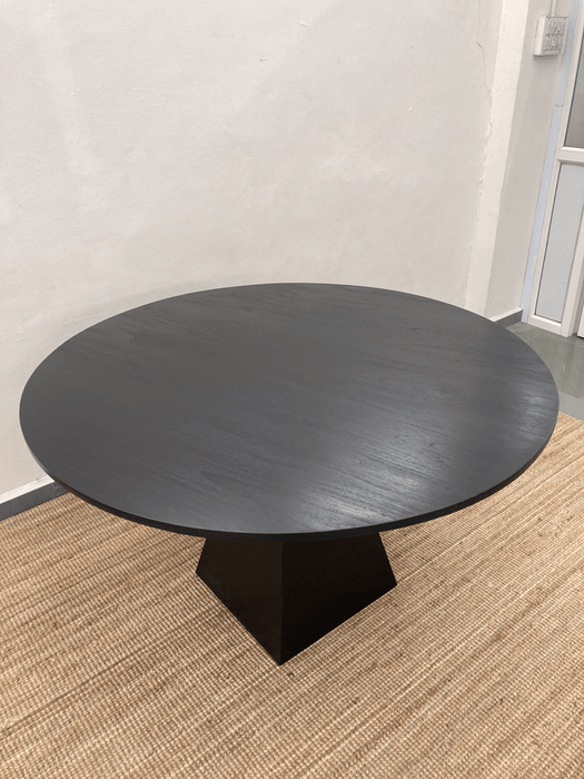 Shade dining table