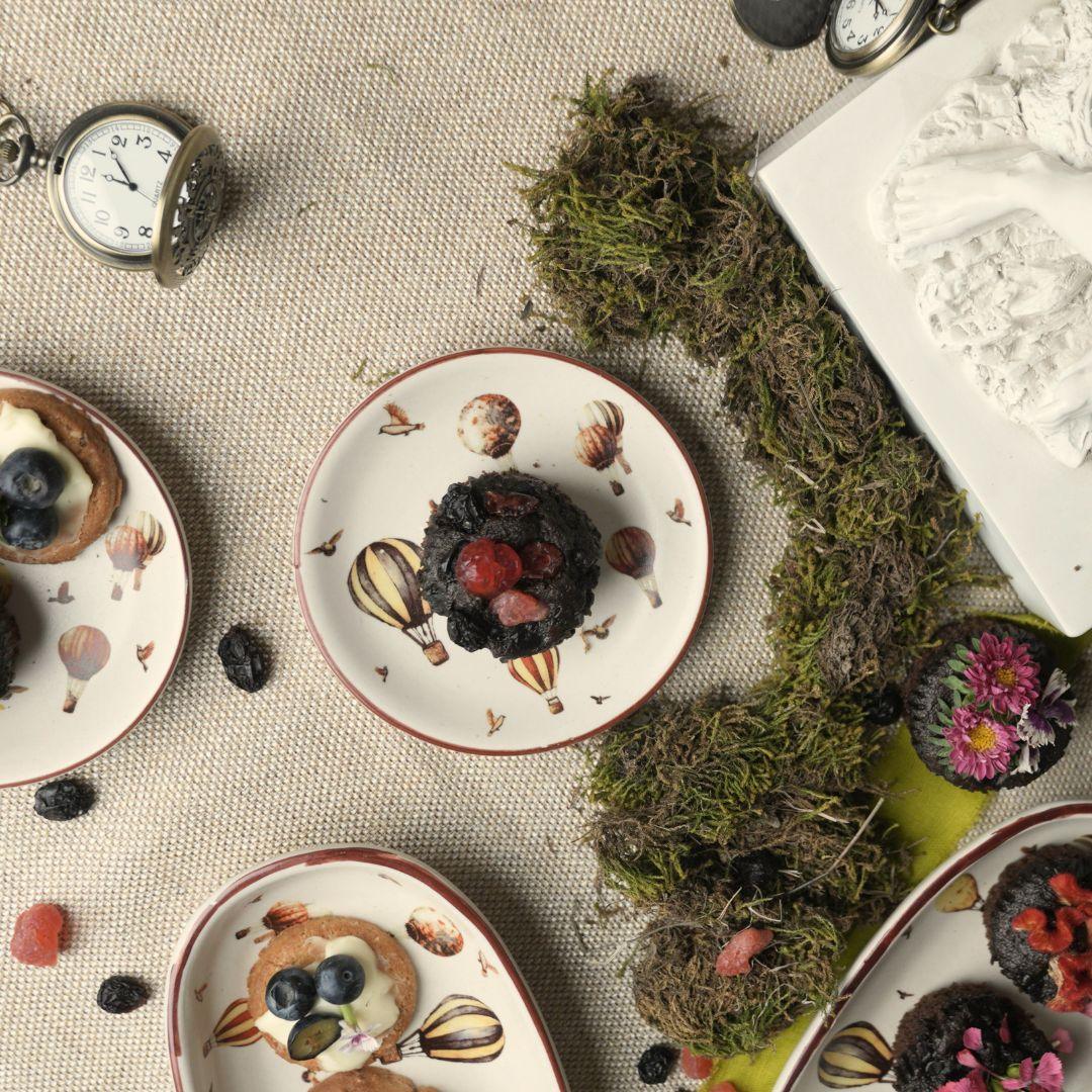 Handcrafted Stoneware Tea Plate – Vintage Hot Air Balloon Design | Ceramic Dessert & Snack Plate