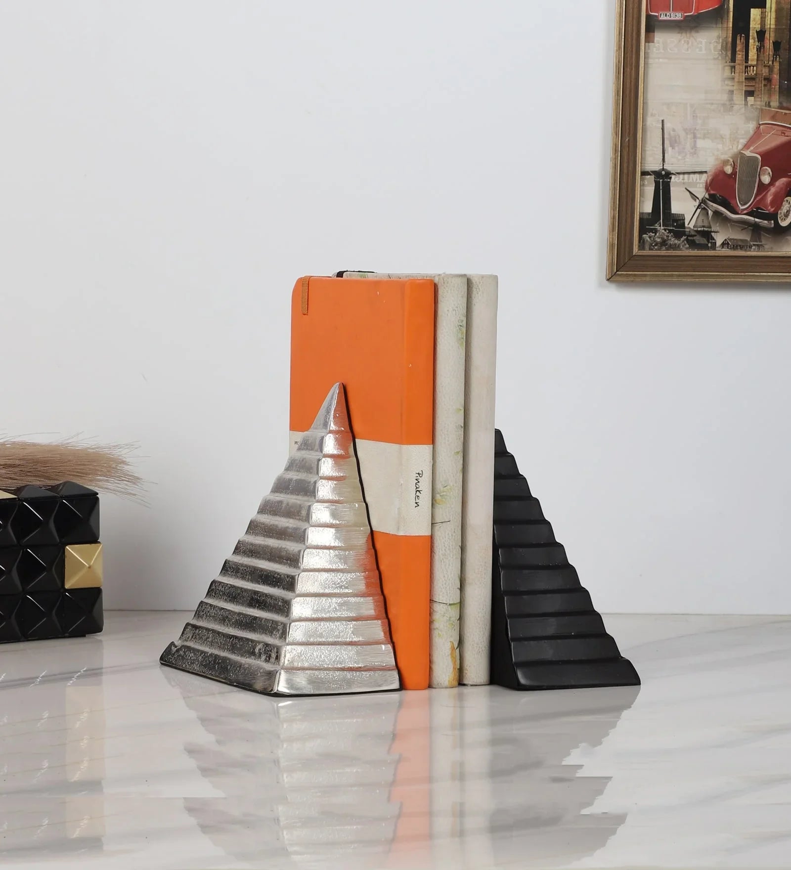 Pyramidon Bookend