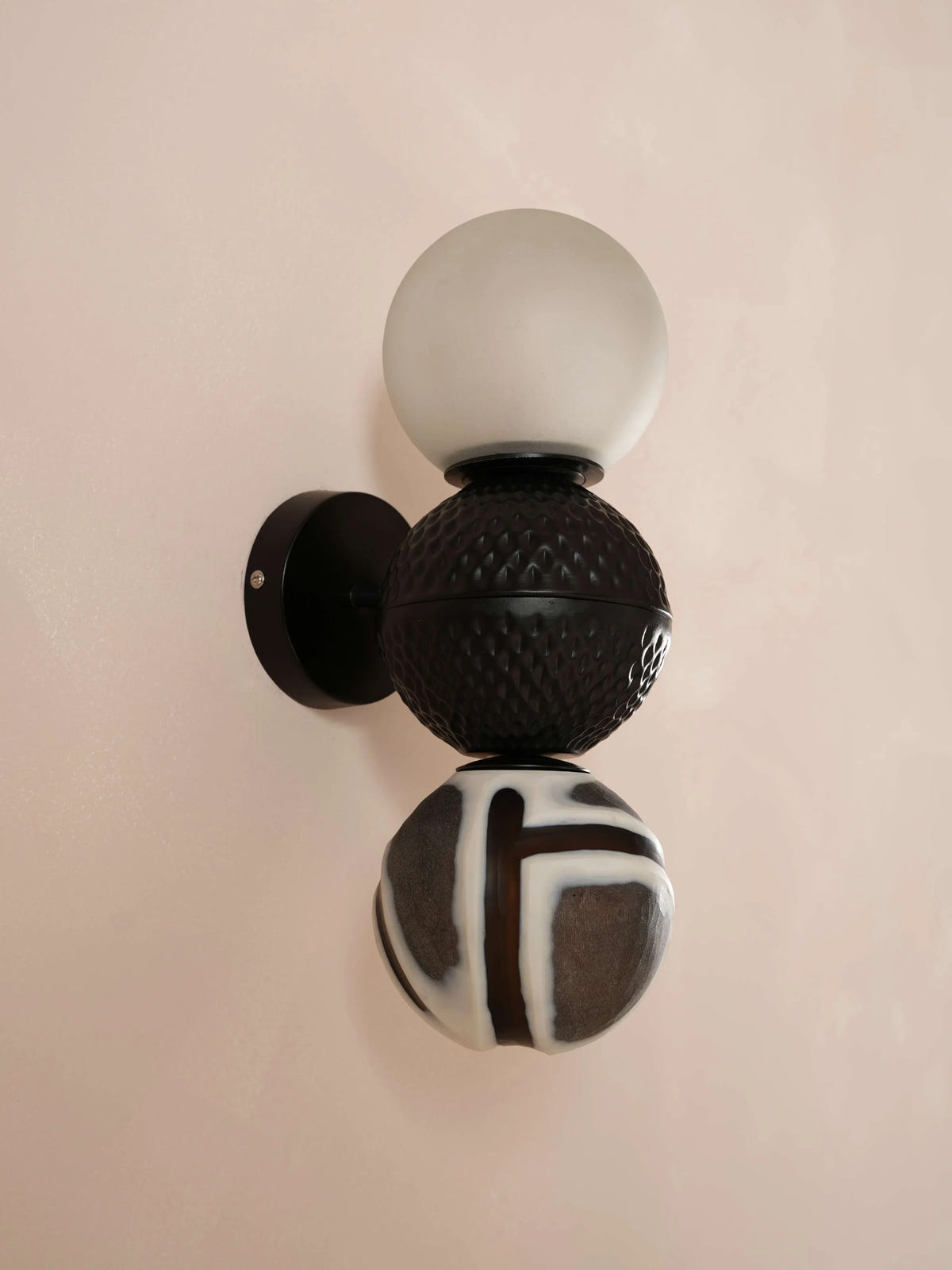 Lagori Wall Lamp