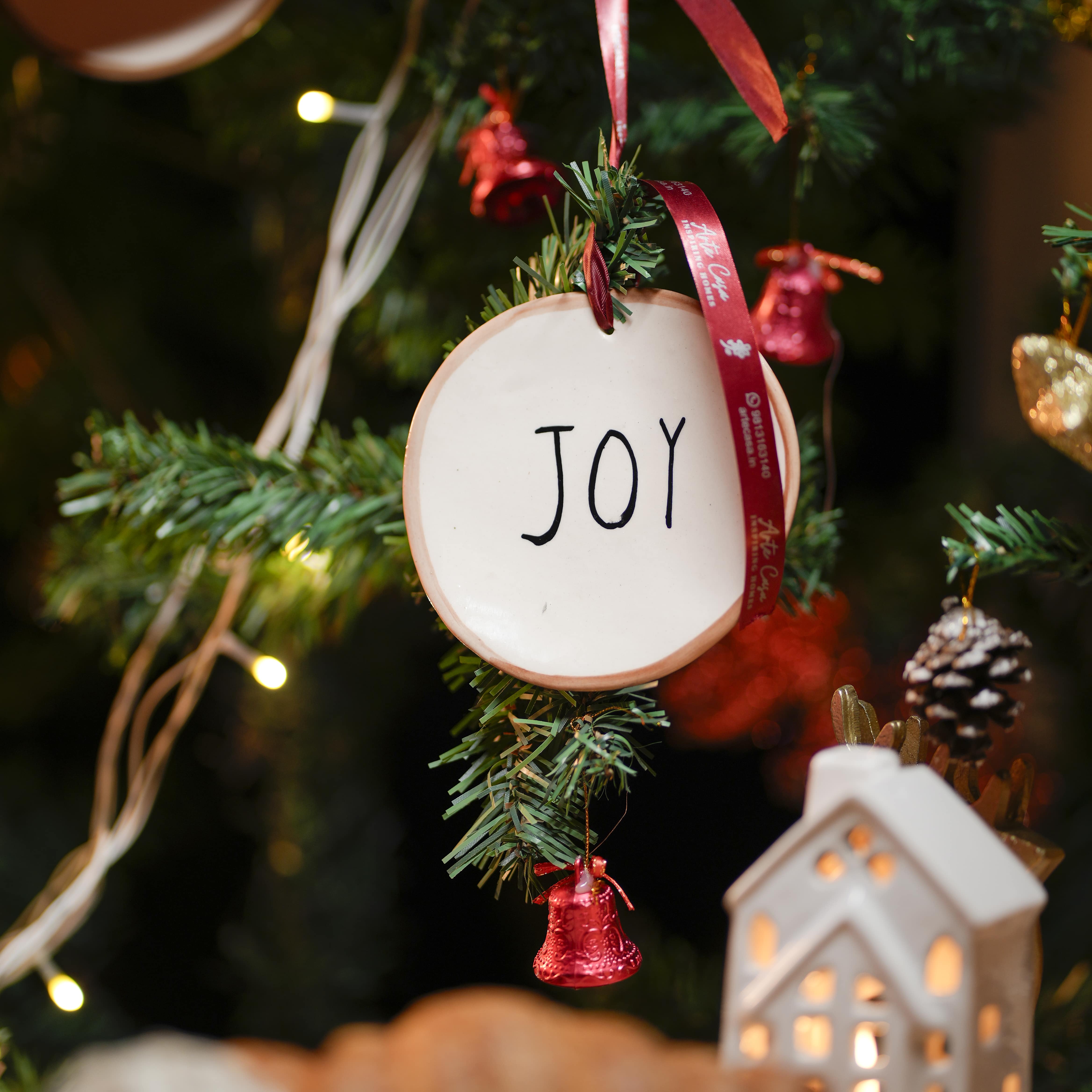 Pack of 4 festive ornaments