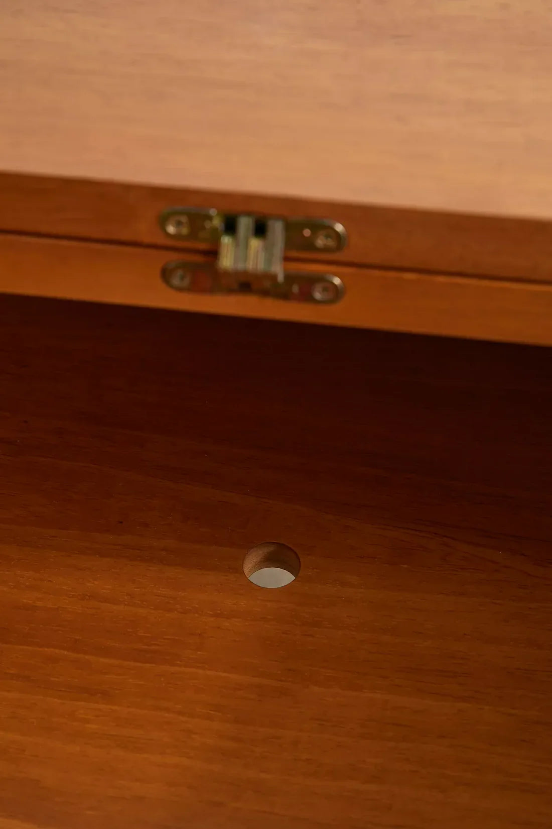 Barrel Shape Solid Mango Wood Coffee Table With Storage | Center Table for Living Room