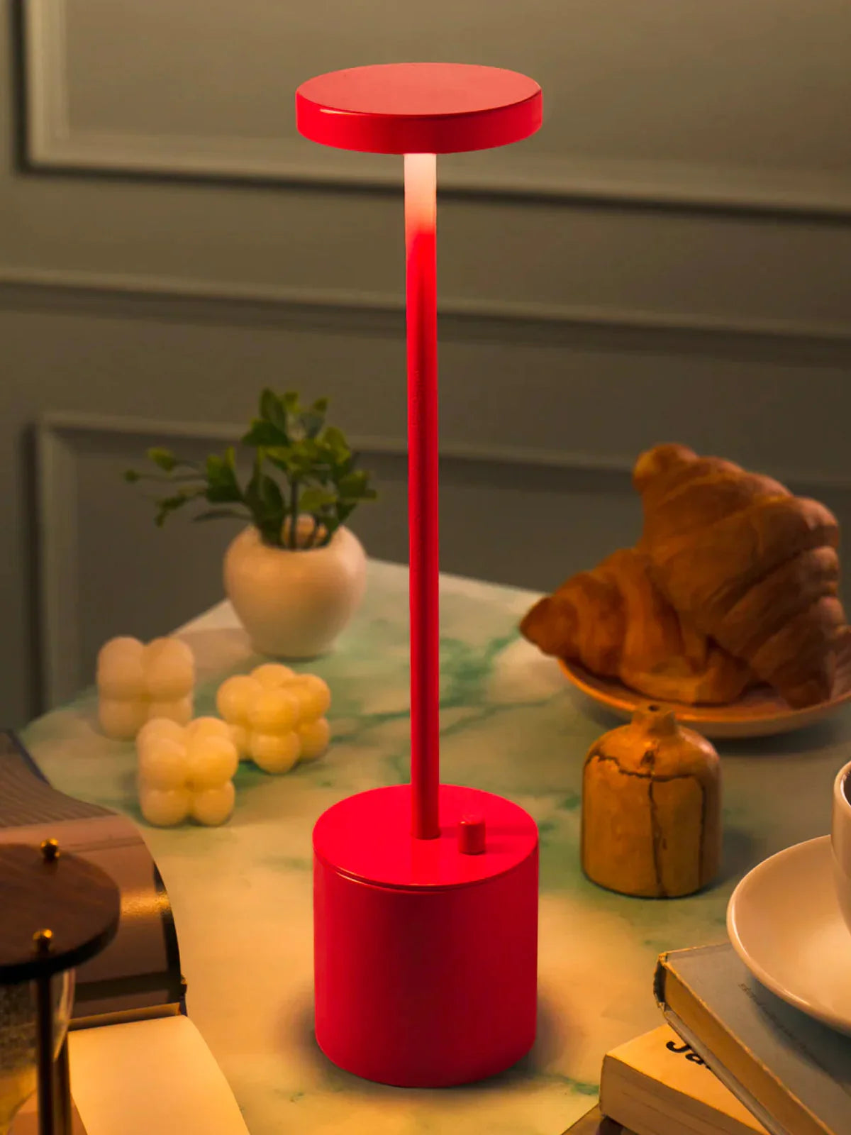 Lior Red | Table lamp