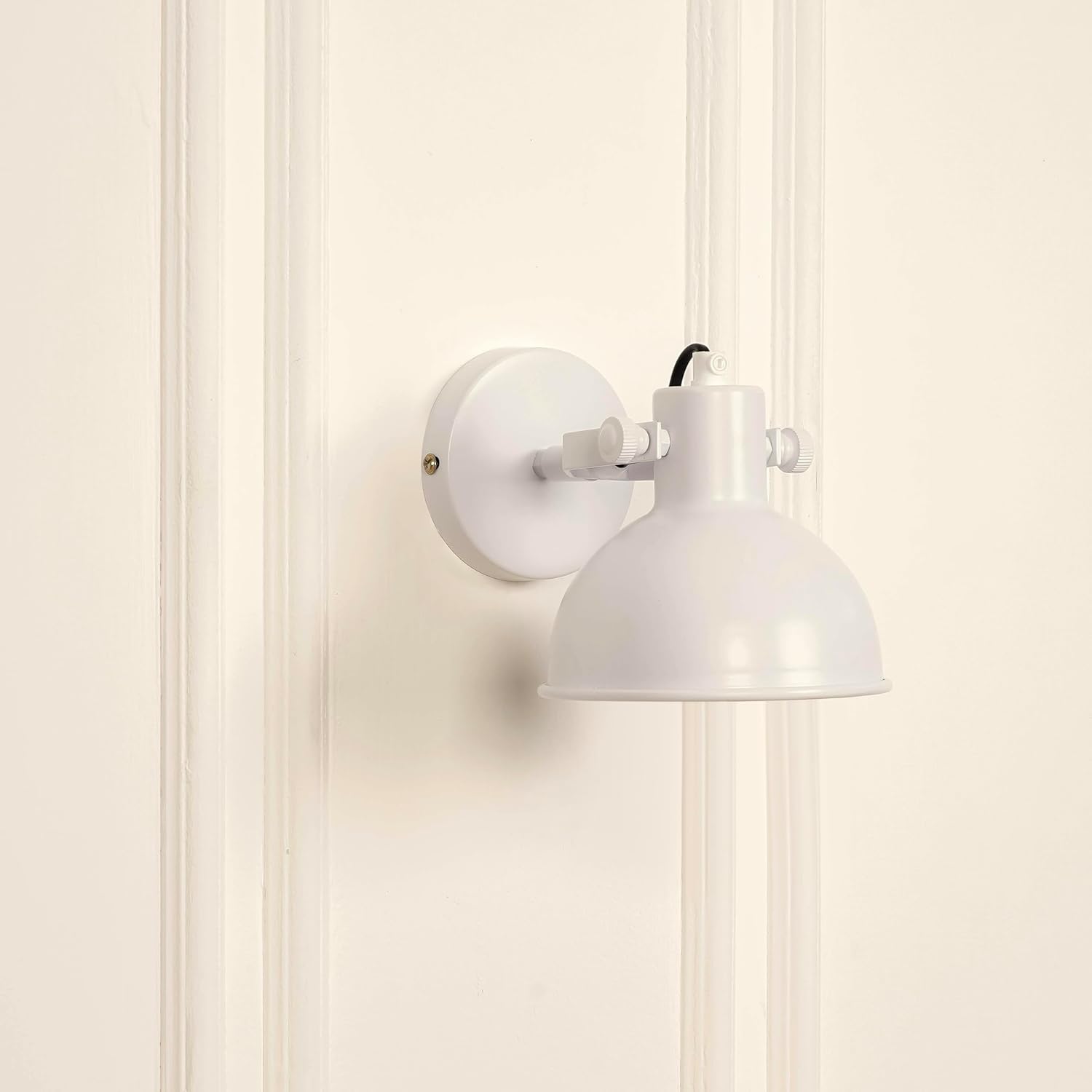 White Focus Wall Lamp with Rotation Adjustment
