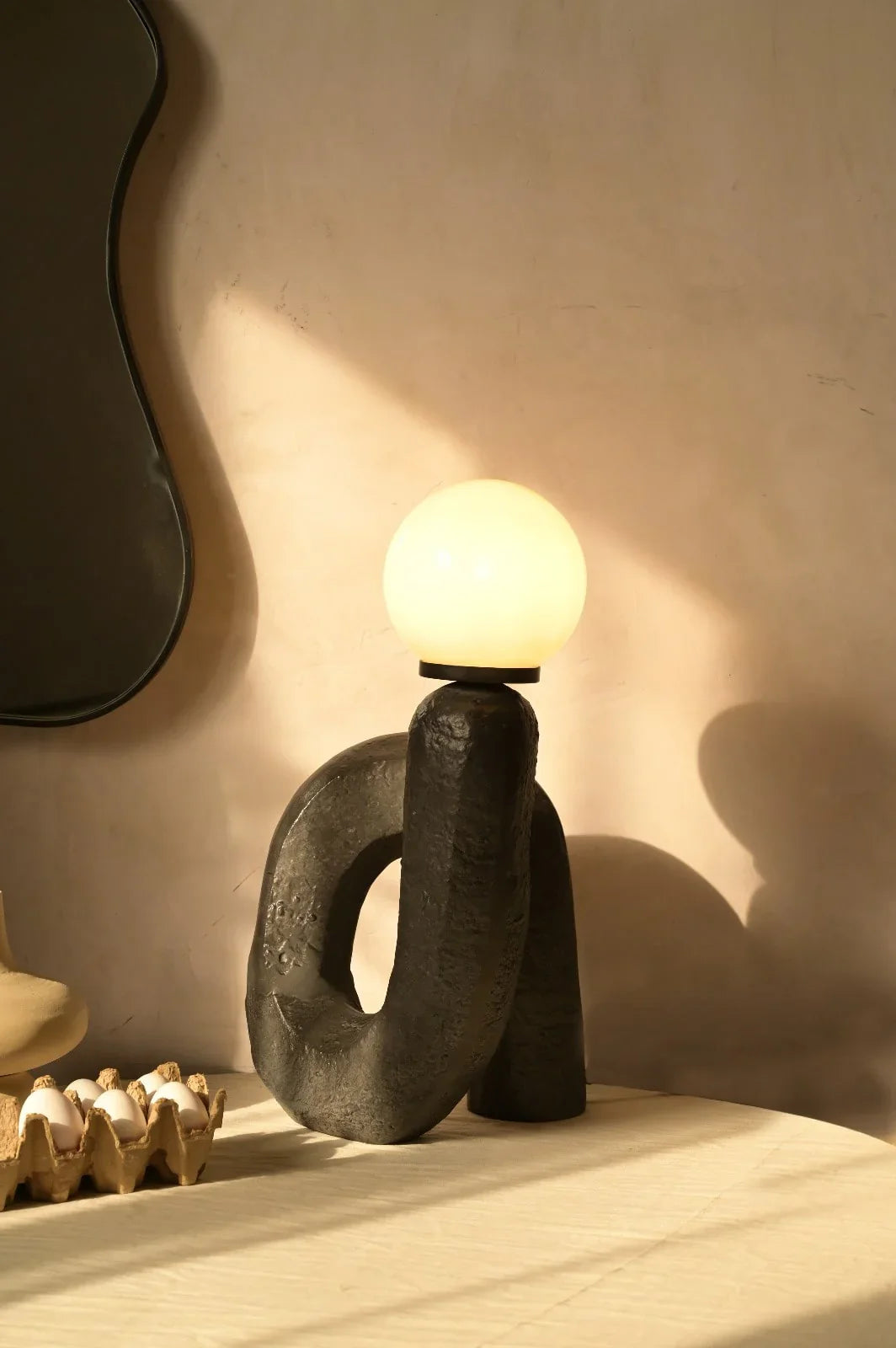 Lush Modern Black Table Lamp for Living Room Designer Aesthetic Bedside Lamp