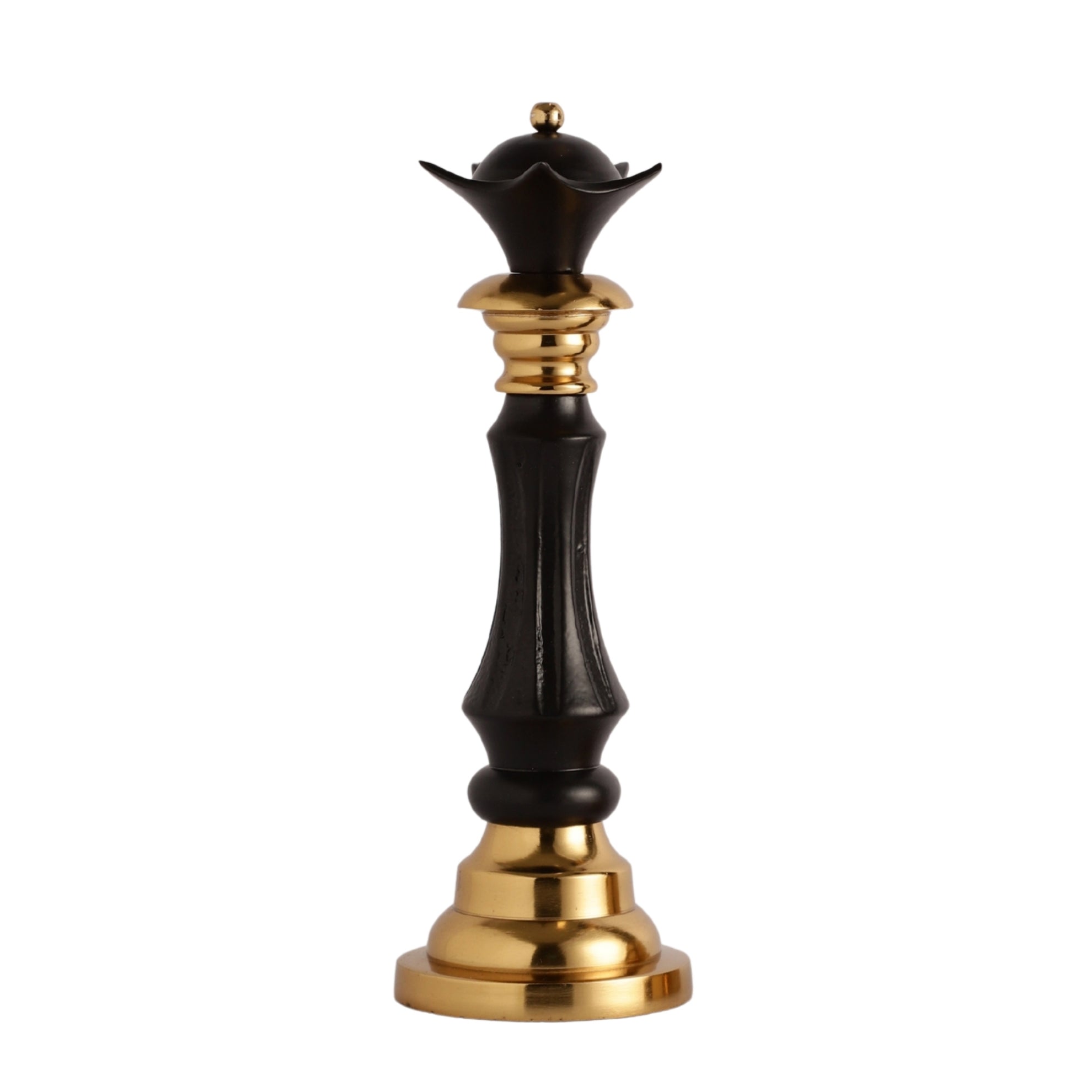 Regina Victoris Queen Showpiece – Luxury Aluminium Queen Figurine for Home & Office Décor