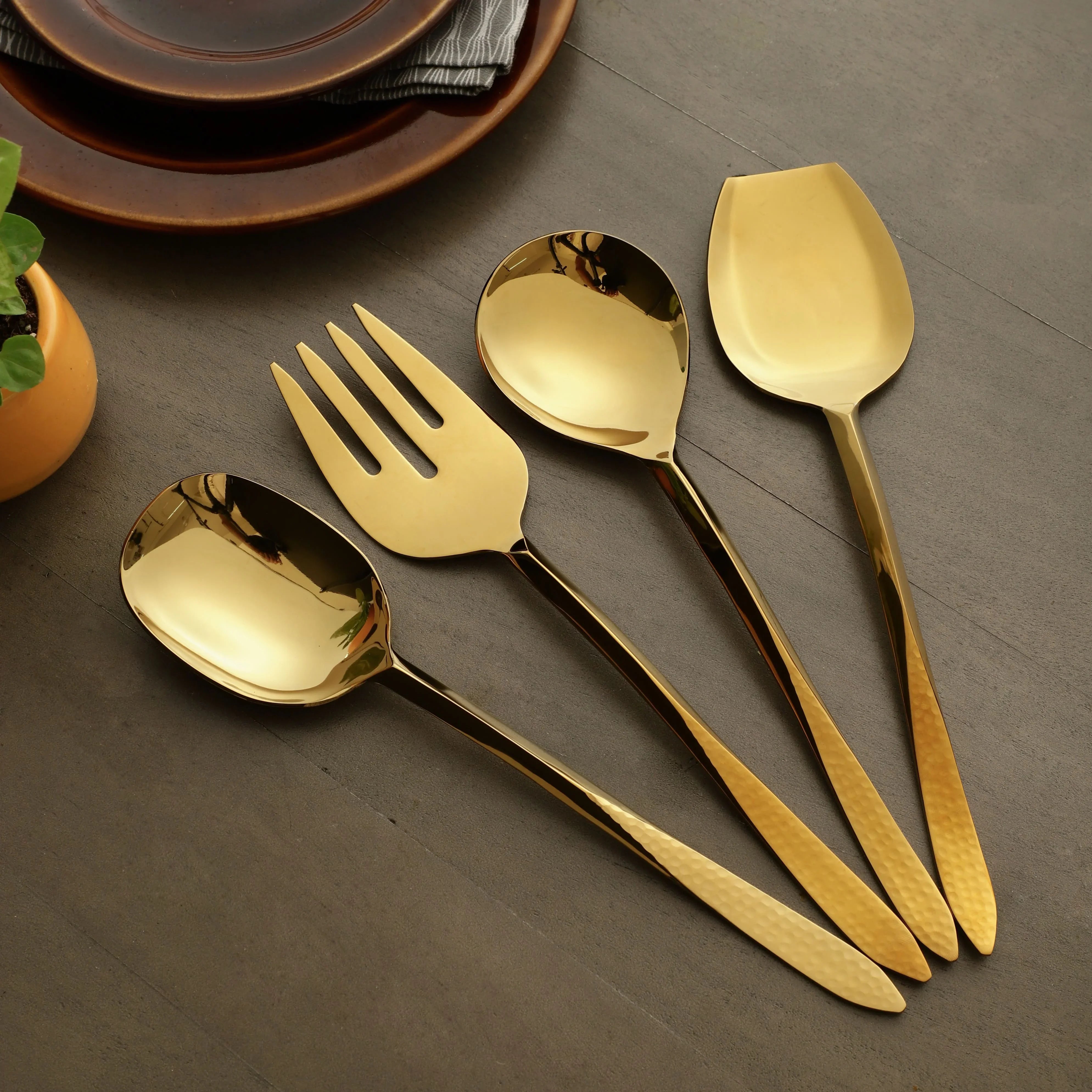 Dune Hammered Serving Set Gold
