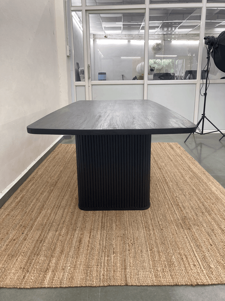 Walter dining table | Solid teak wood