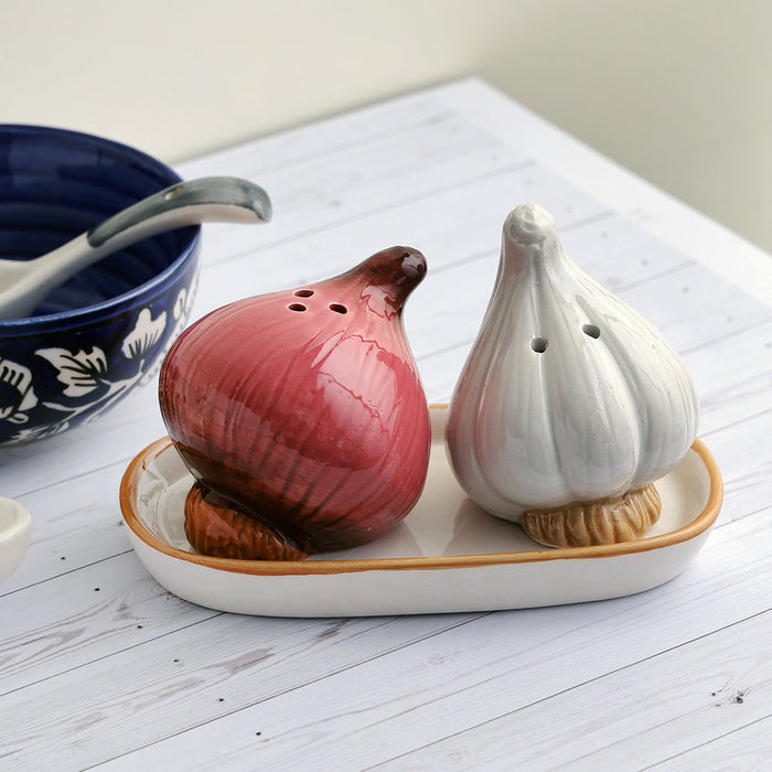 Onion And Garlic Salt & Pepper Set With Tray