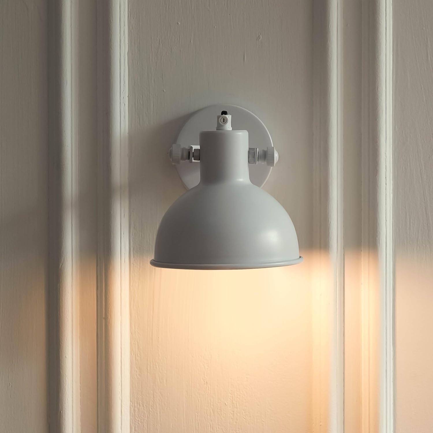 White Focus Wall Lamp with Rotation Adjustment