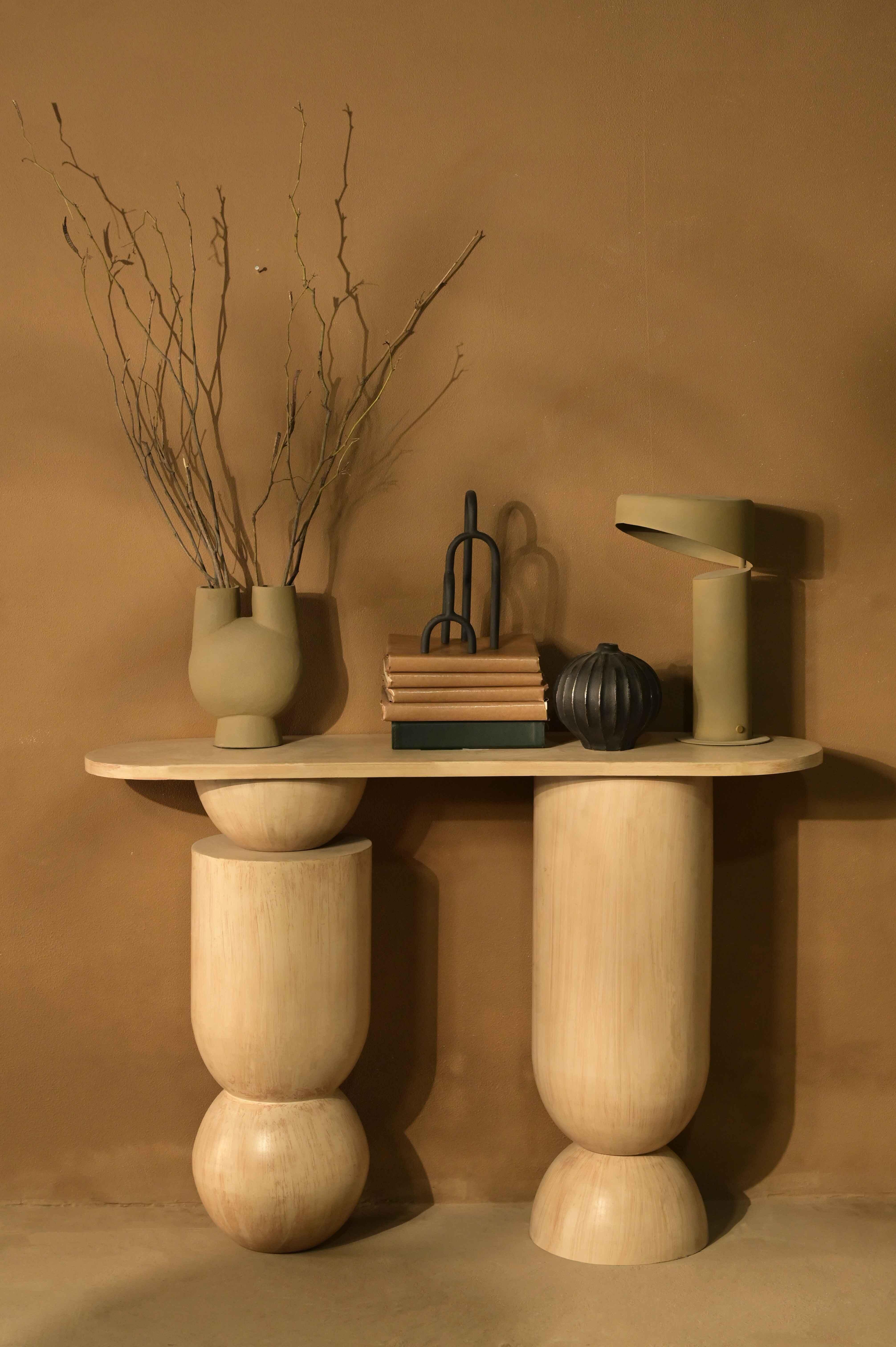 Aurum Console | Iron