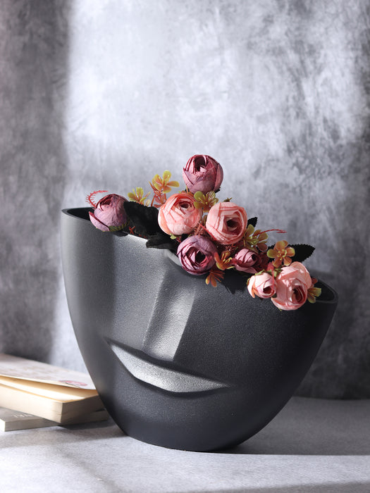 The Amused Black Face Vase By De Maison Décor