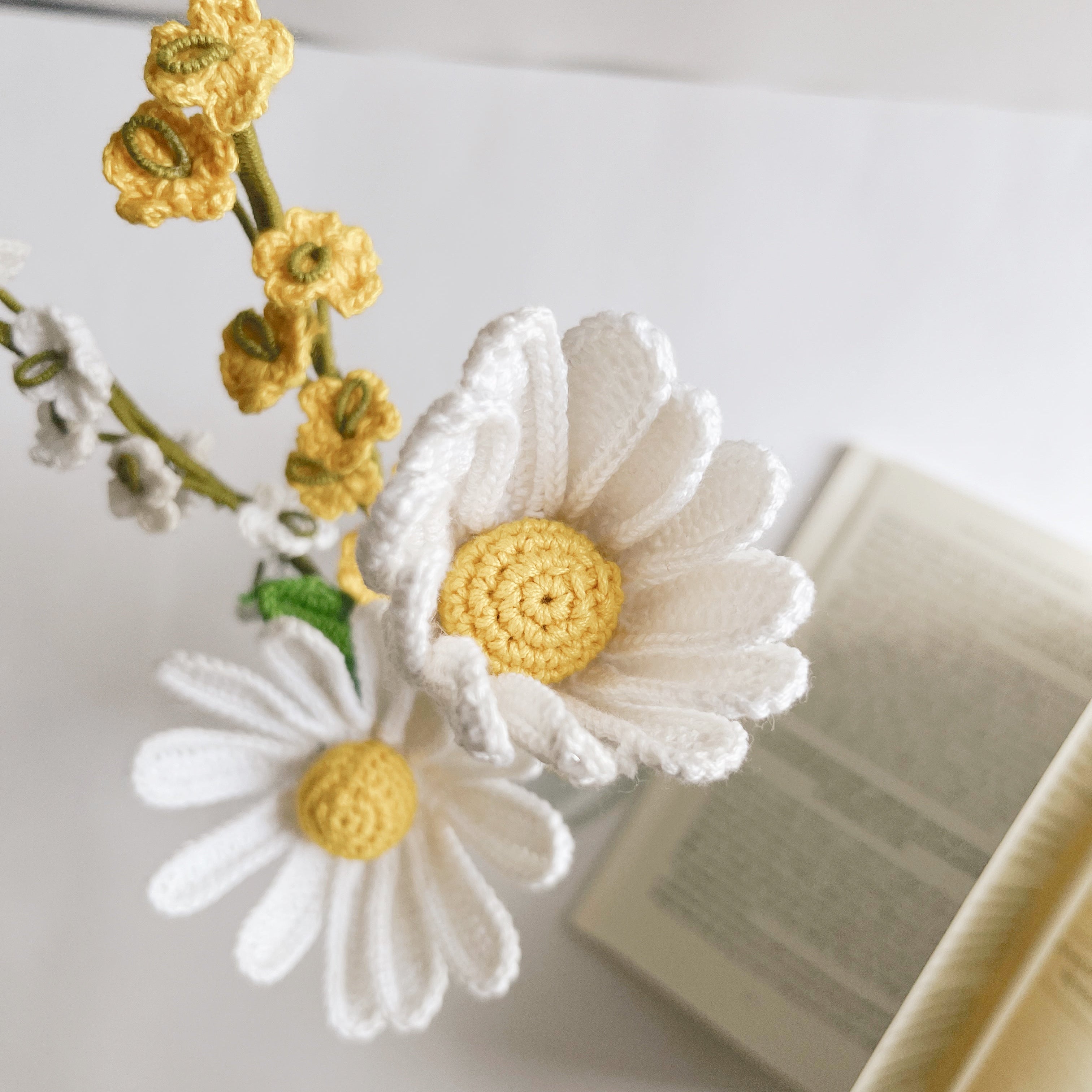 Crochet Daisy Orchid Bouquet - Multicolor / 10" length / 4 Stems
