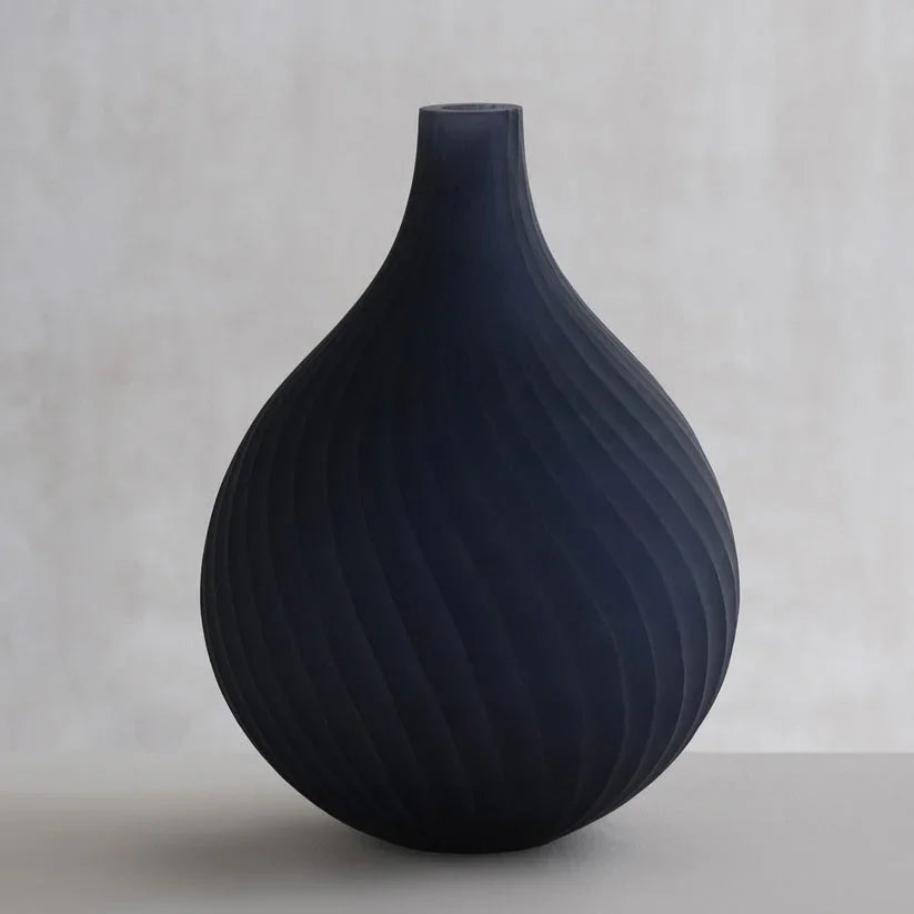 Dhara Vase – Elegant Decorative Vase