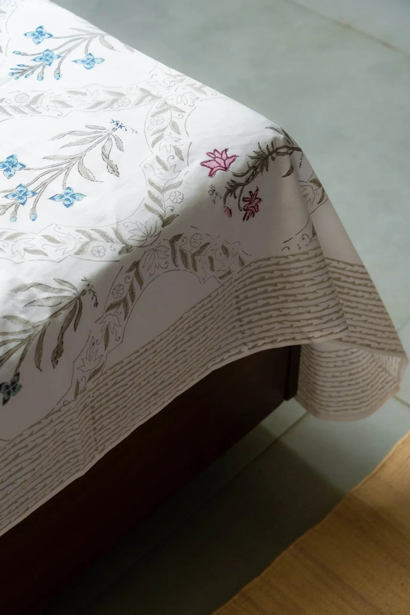 Pastel Petal Bedsheet With Pillow Covers