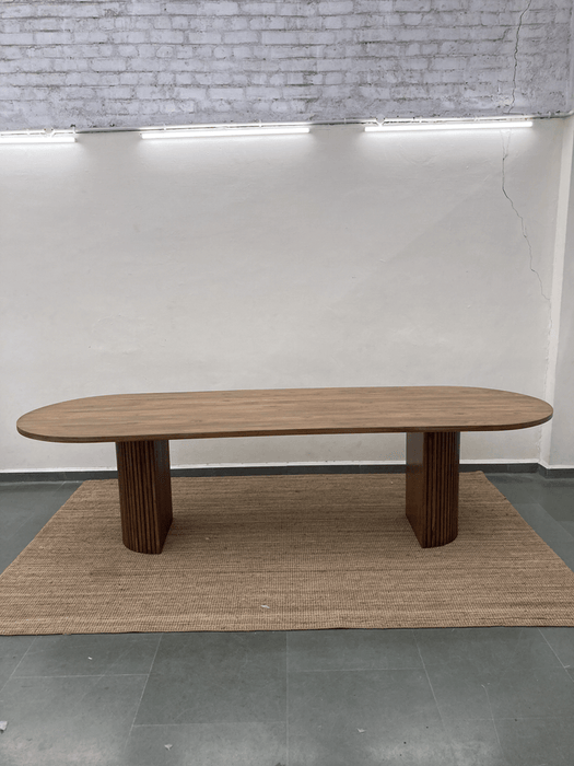 Baron dining table