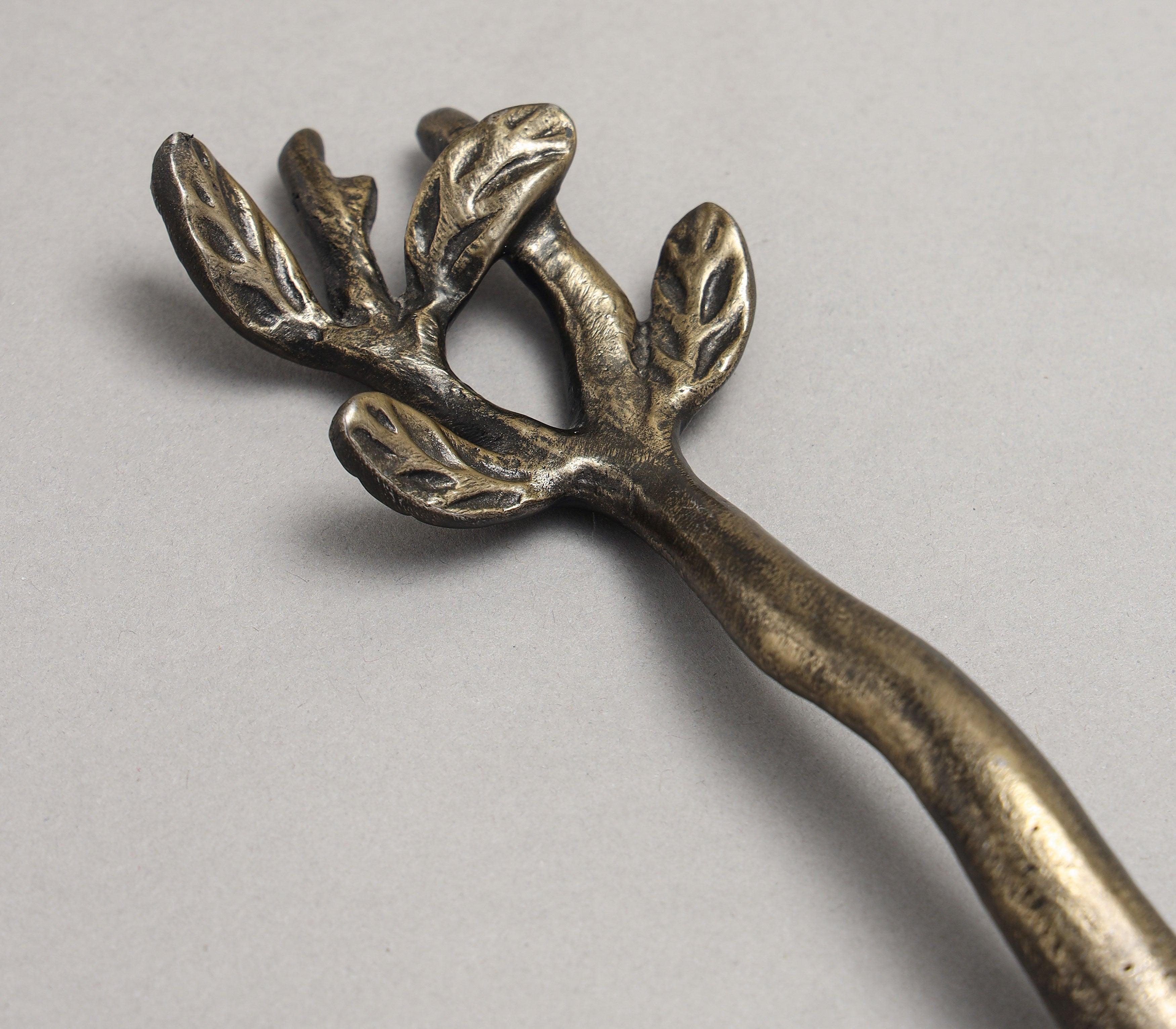 Essence of the leaf cake lifter