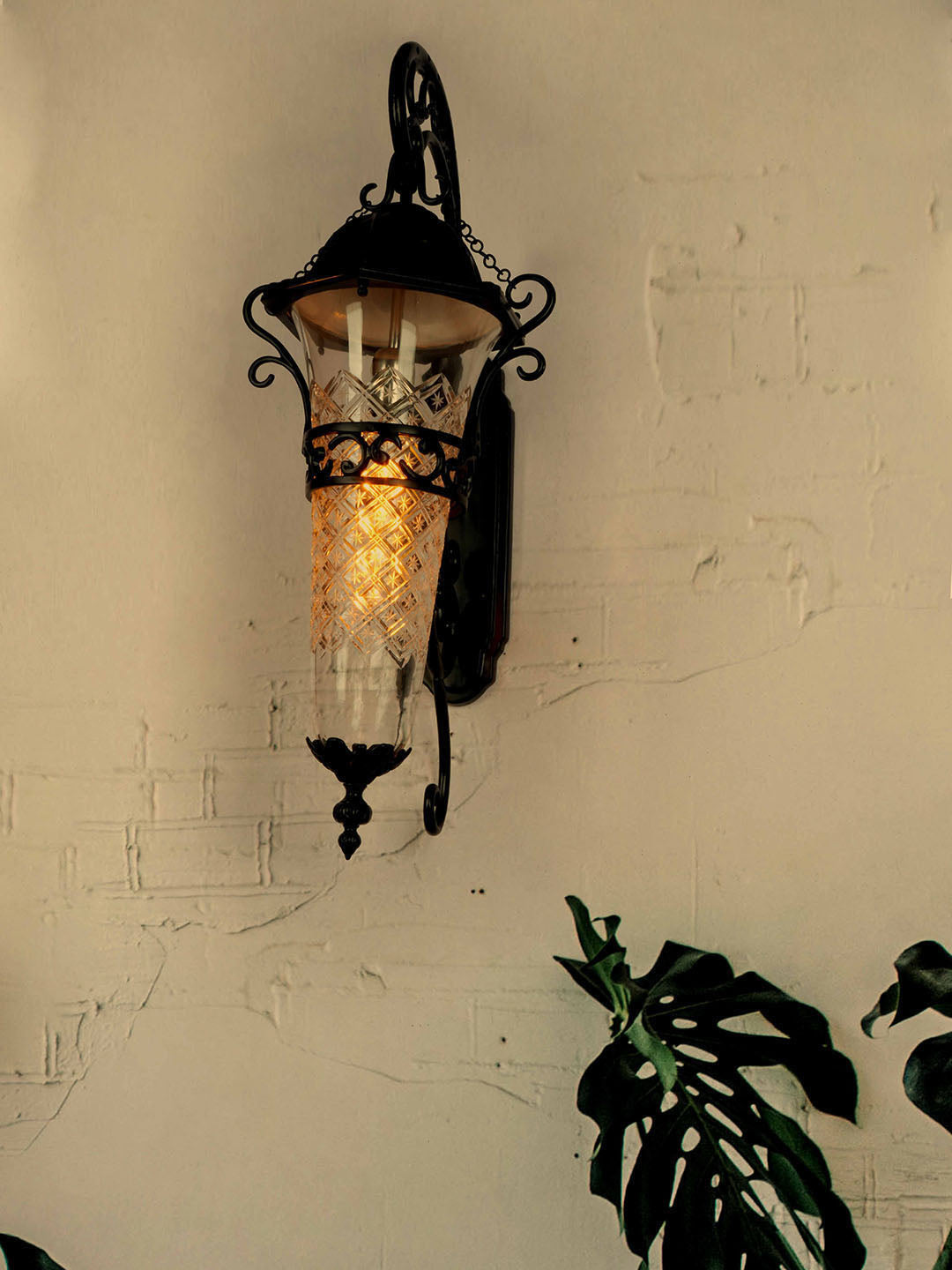 Large 32 Inch Traditional Victorian-Style Black Outdoor Aluminium & Cut-Glass Single Wall Lamp Light
