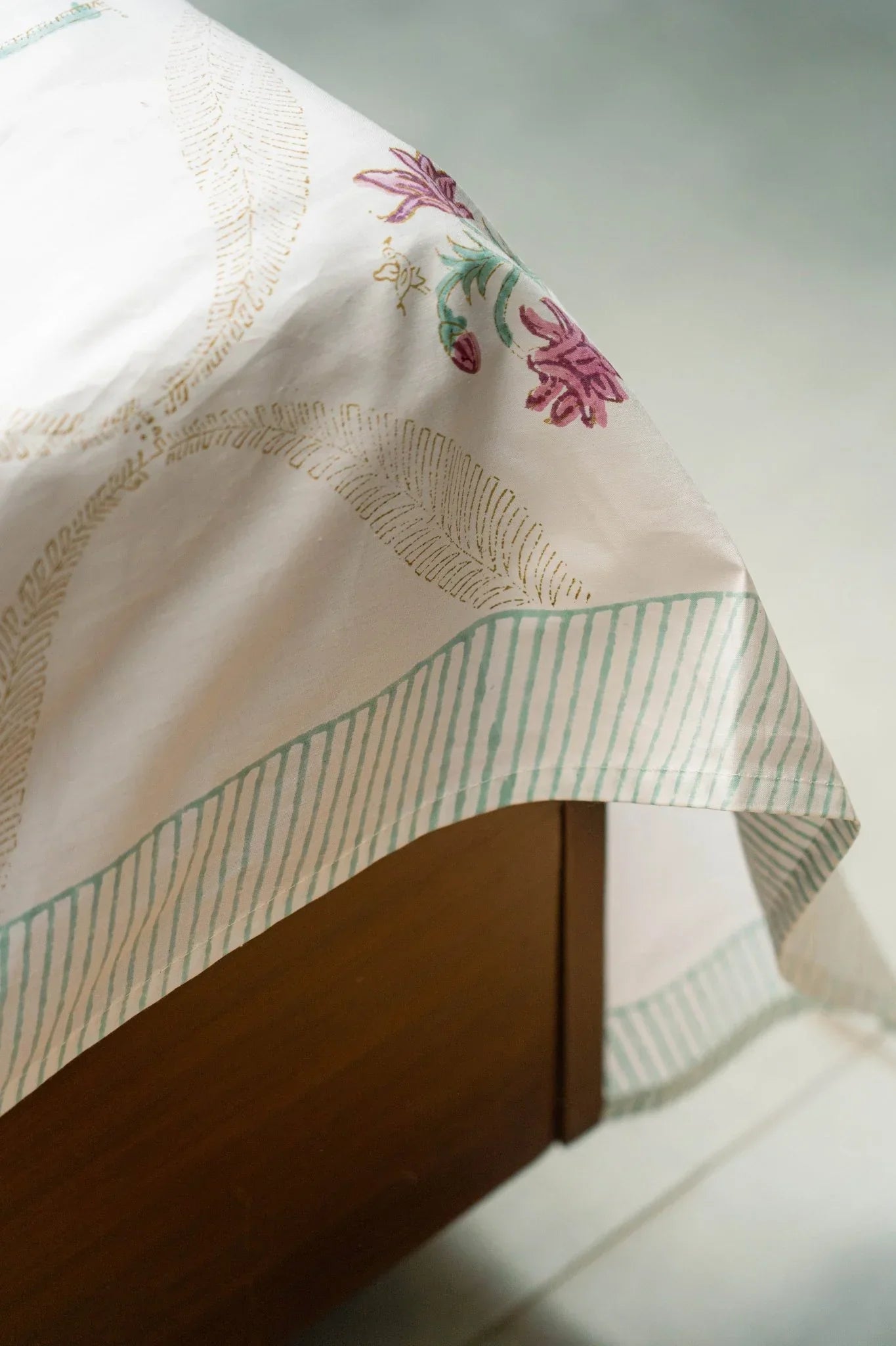 Palm Saanjh Bedsheet With Pillow Covers