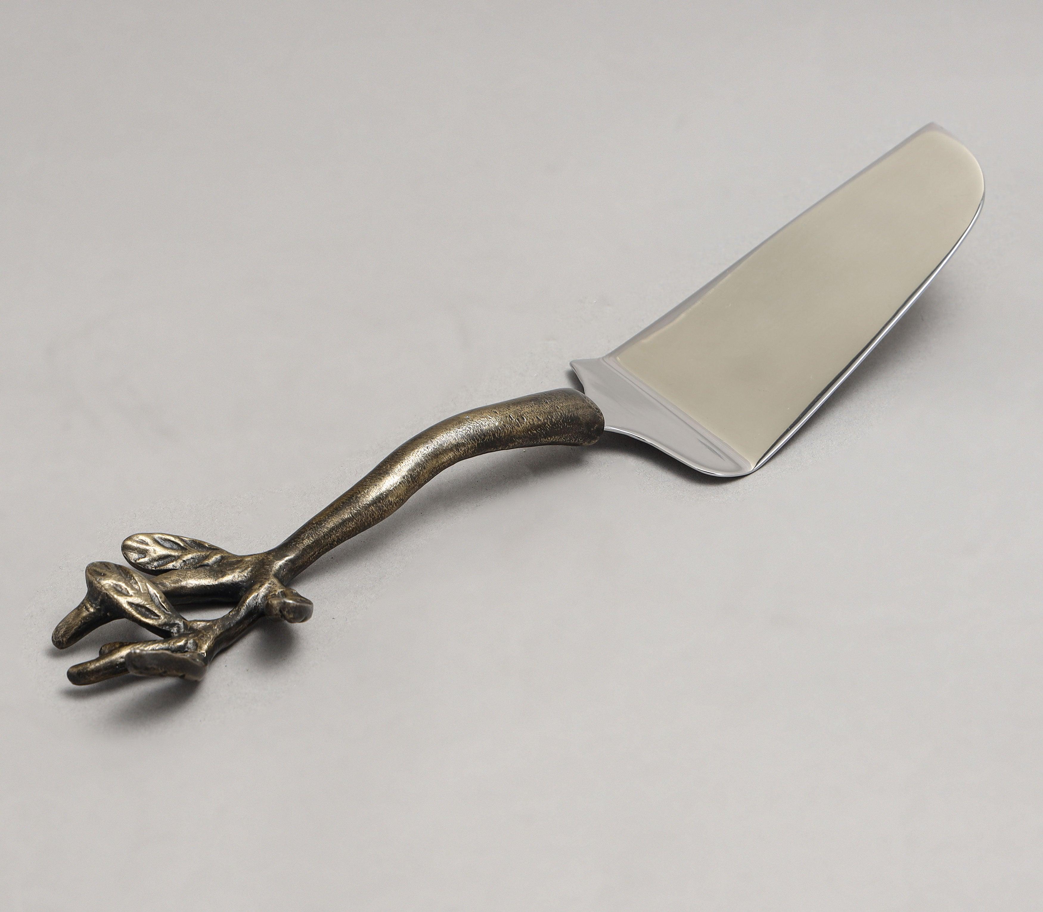 Essence of the leaf cake lifter