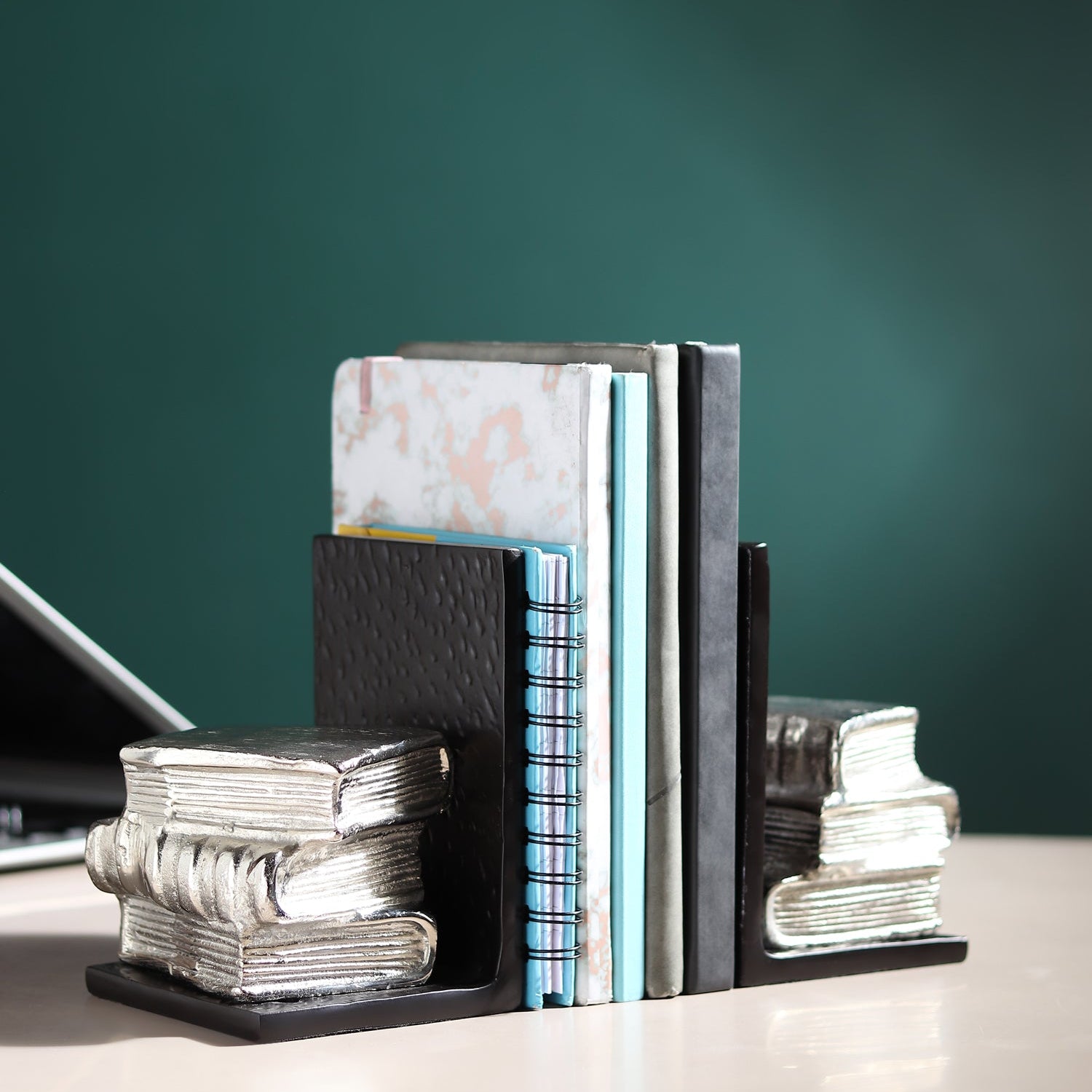 Dante’s Bookend – Decorative Aluminium Bookend for Bookshelves, Study Tables & Home Library Décor