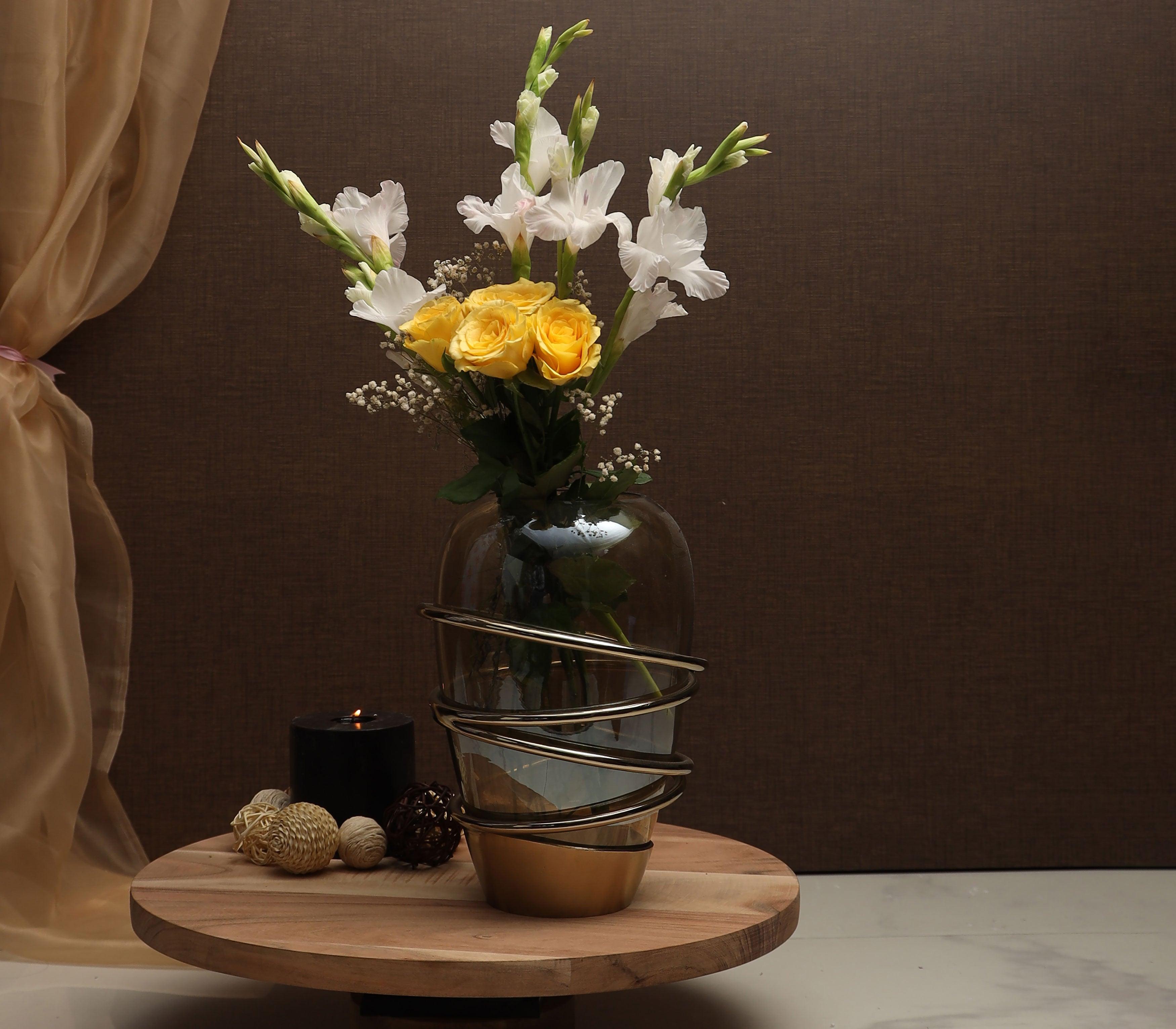 Resplendent Vase | Gold Finished