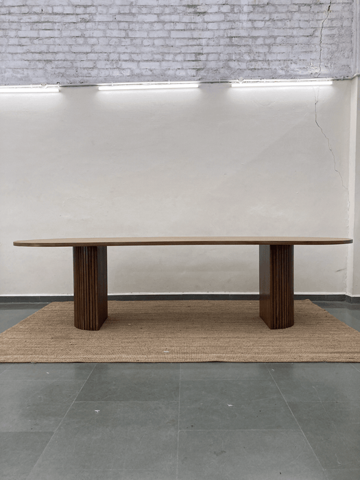 Baron dining table