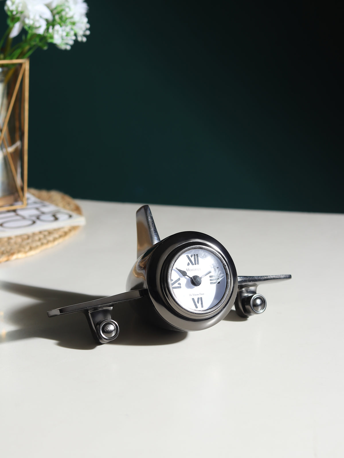 Retro Wing Table Clock