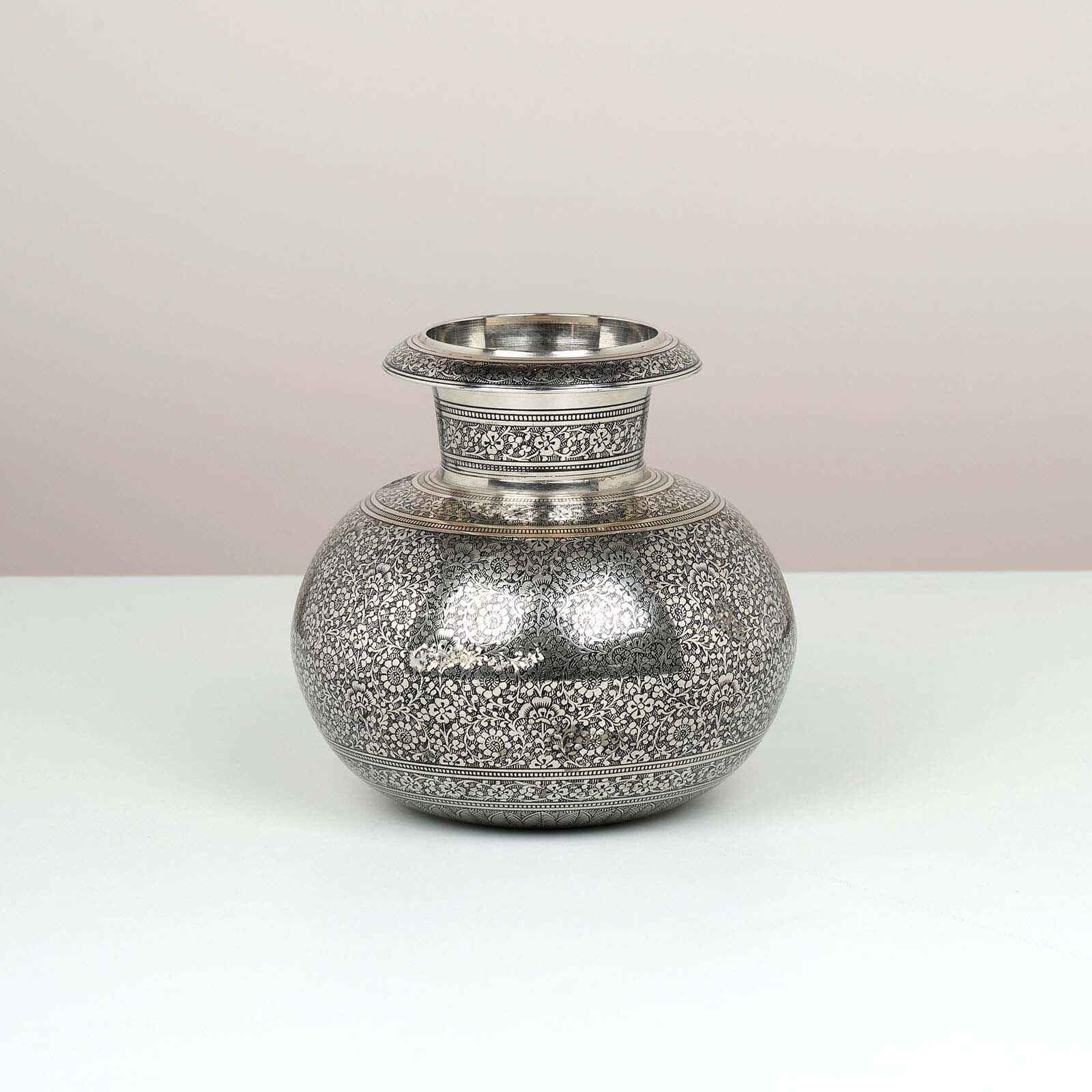 Vana Vase By Dilshad Hussain
