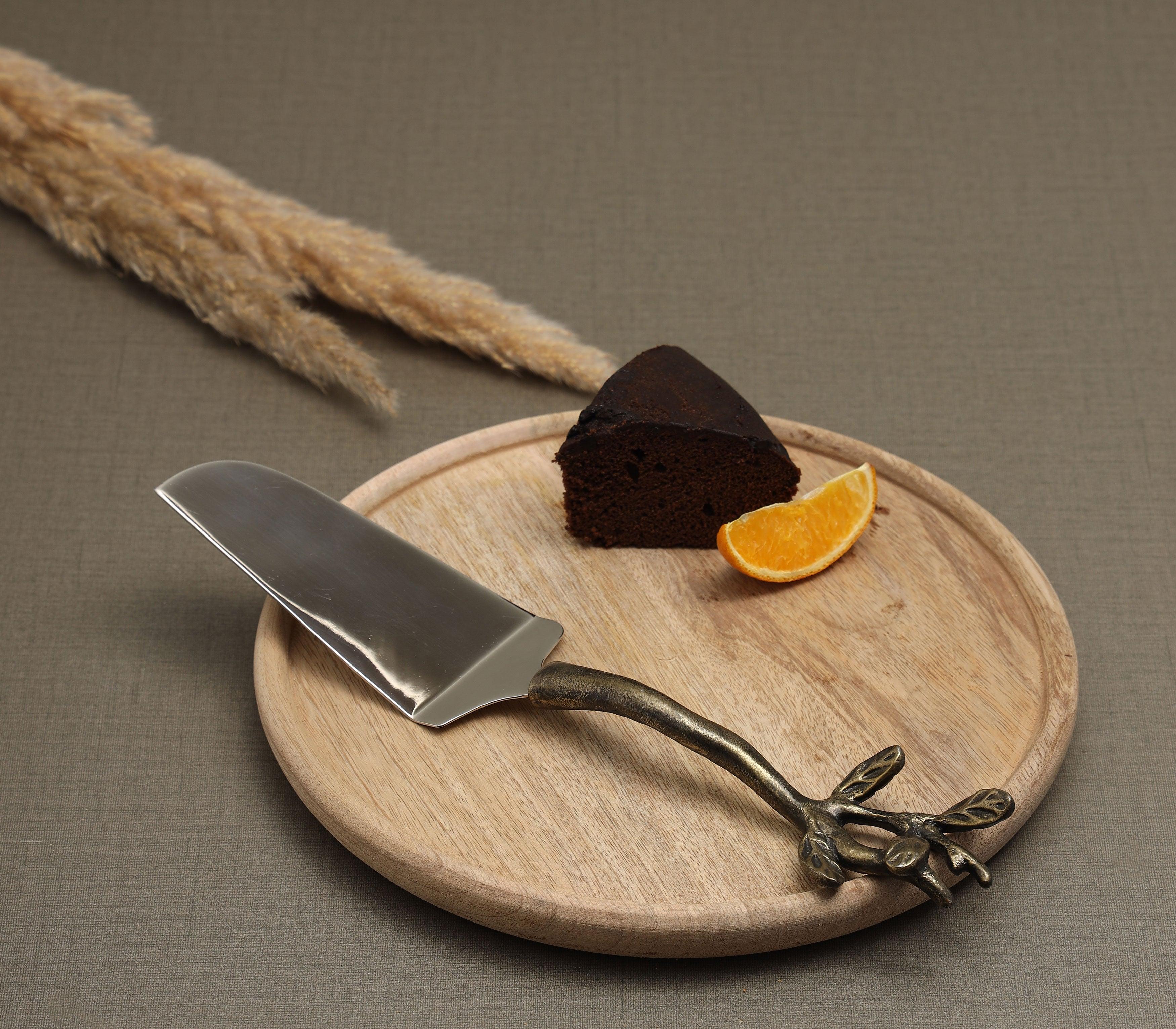 Essence of the leaf cake lifter