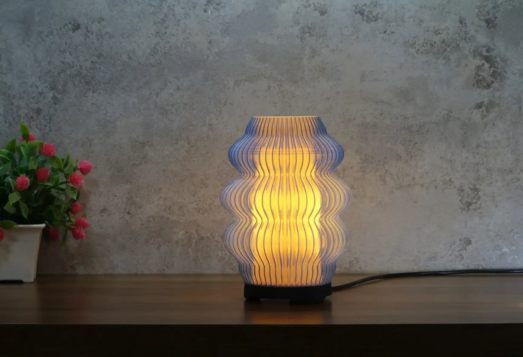 Noir ripple table lamp