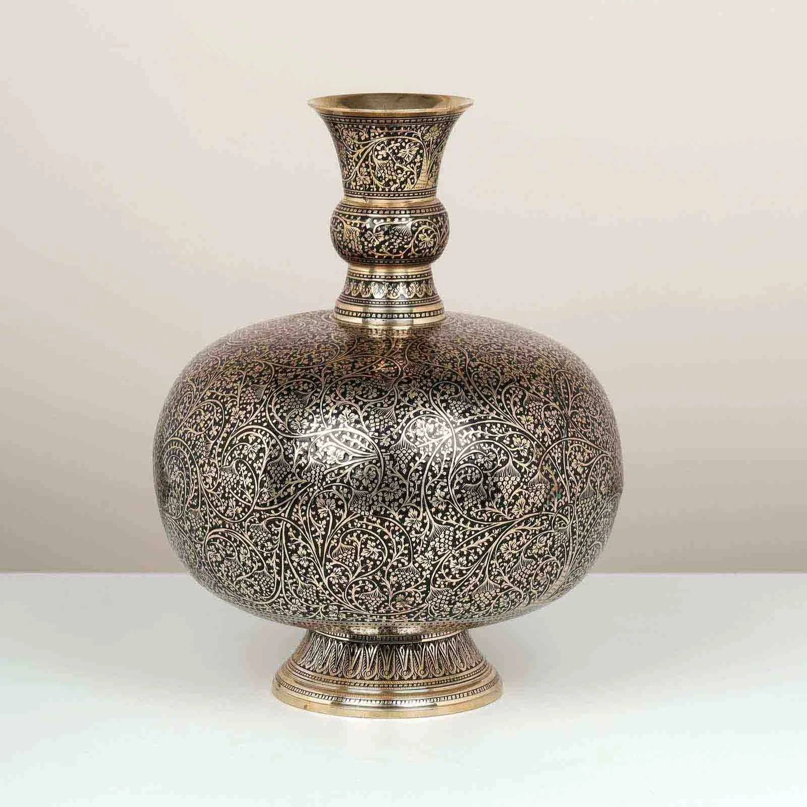 Gulzar Vase By Dilshad Hussain
