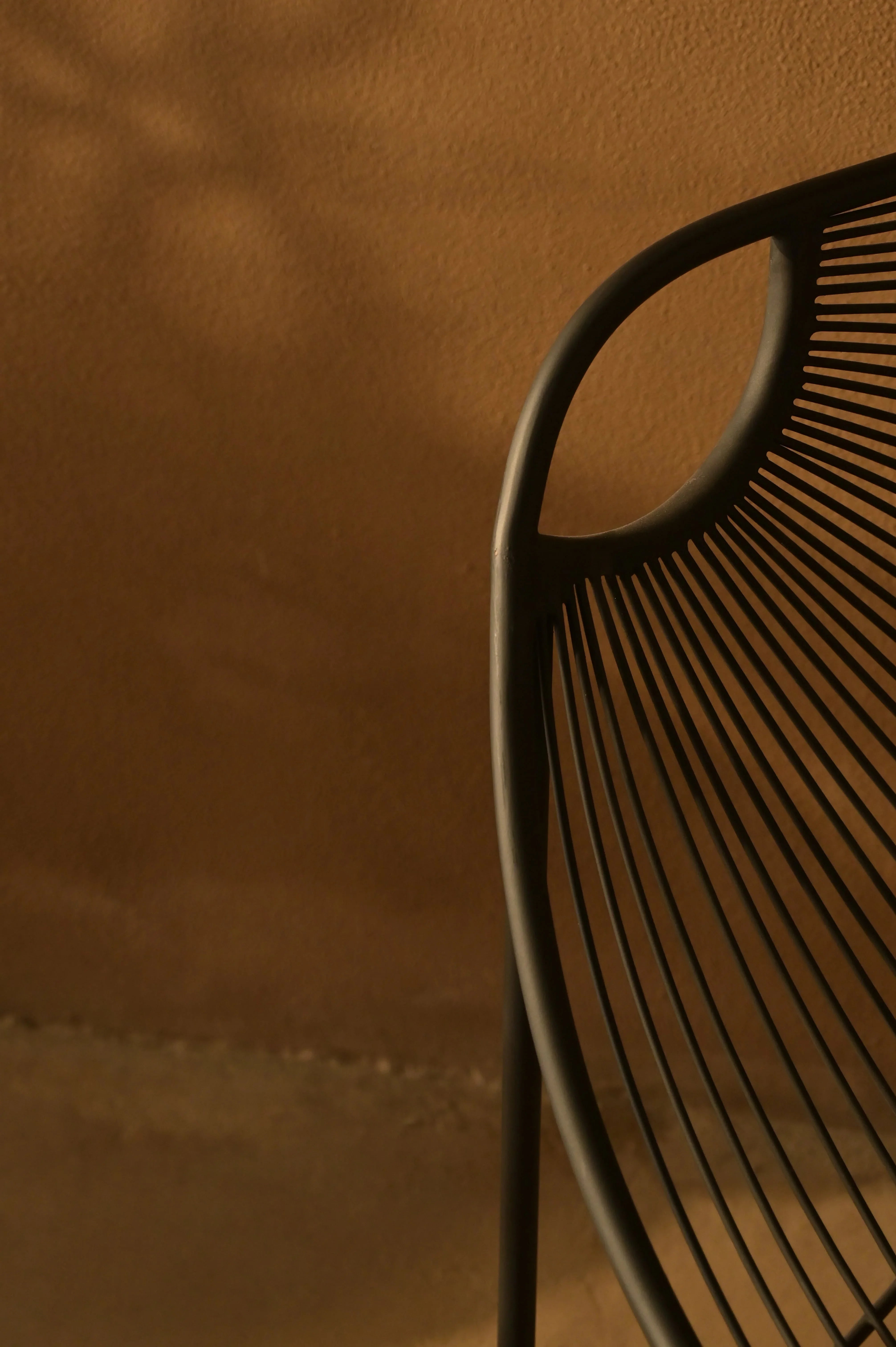 Calma Lounger | Iron