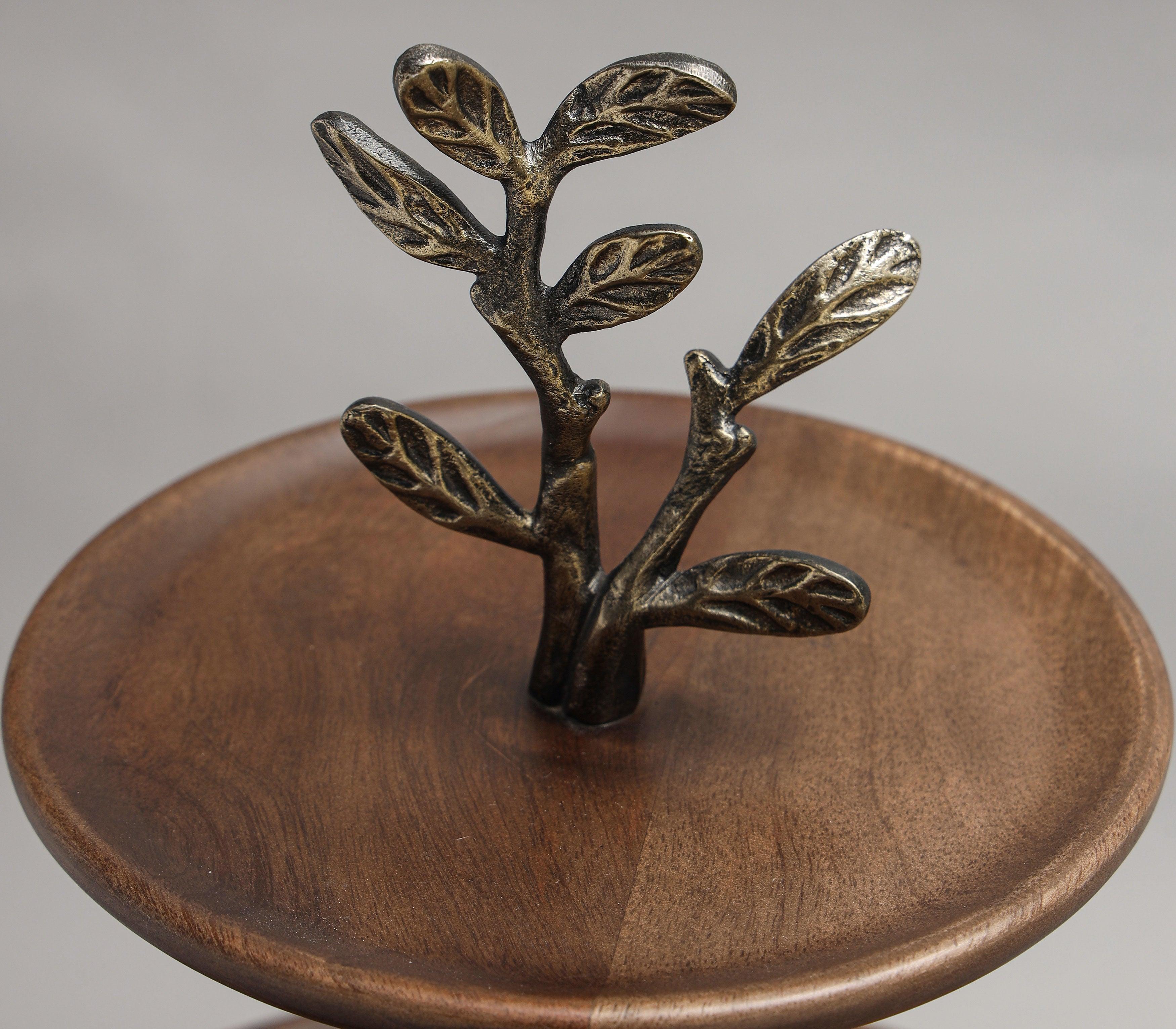 Essence of the Leaf Cake holder