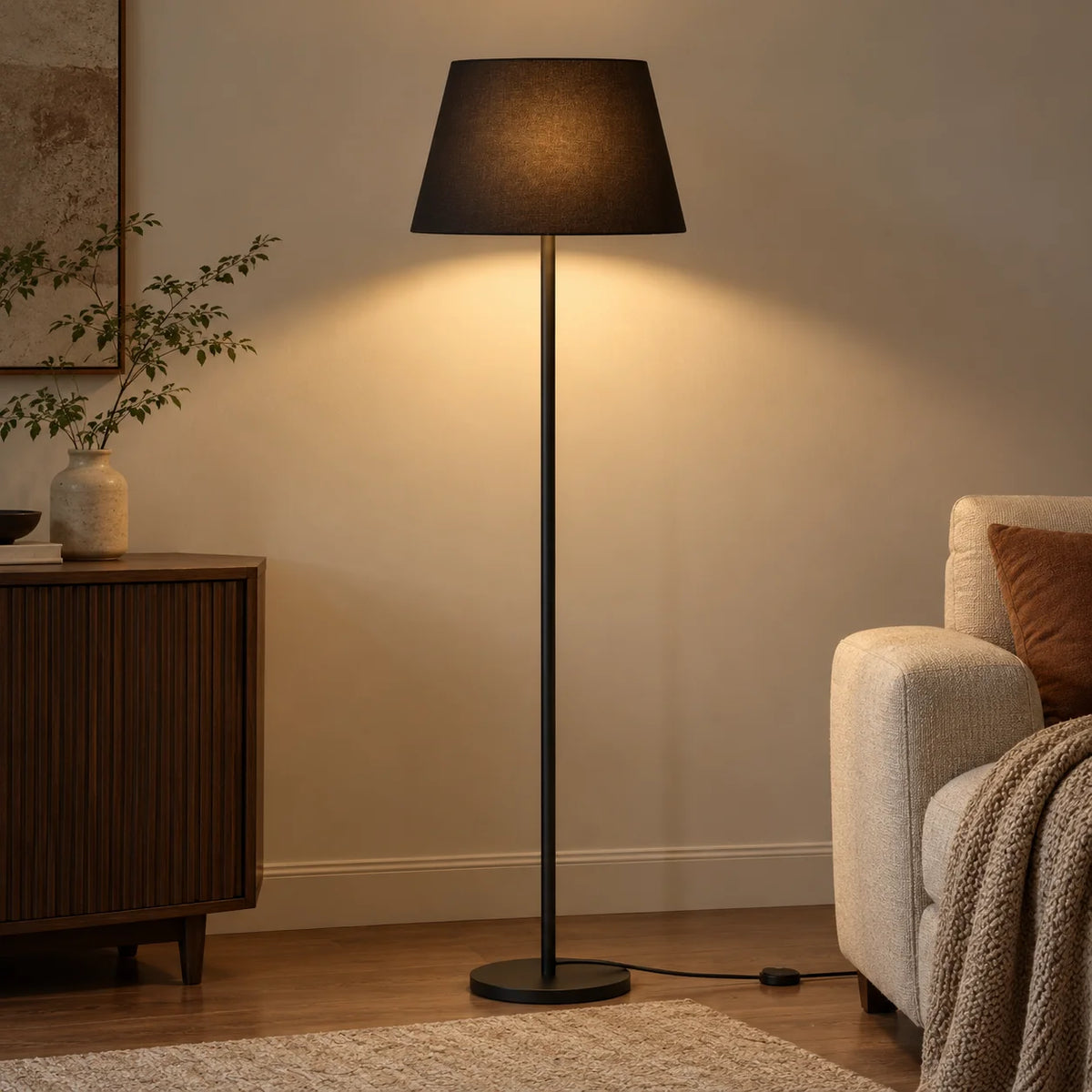 Modern & Sleek Standing Lamp With Black Lampshade | Floor Lamp