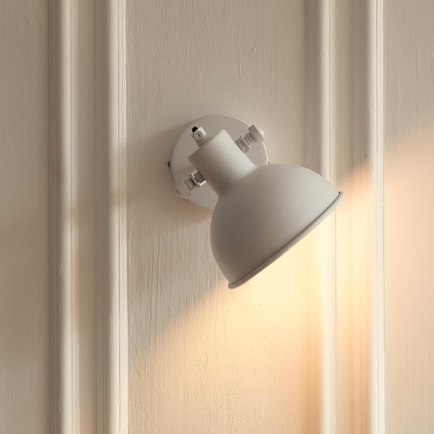 White Focus Wall Lamp with Rotation Adjustment