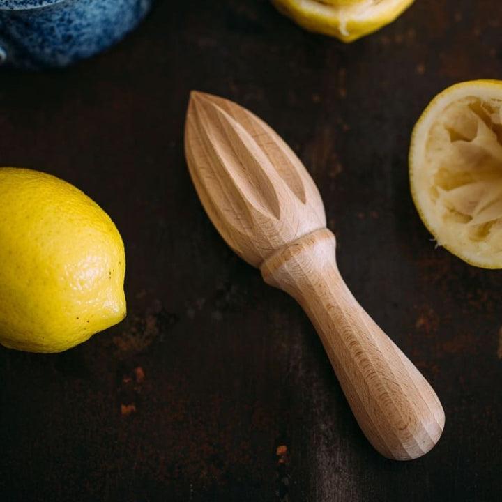 Wooden Hand Juicer for Kitchen | Traditional Citrus Squeezer for Oranges, Lemons & Limes | Eco-Friendly Manual Juicer