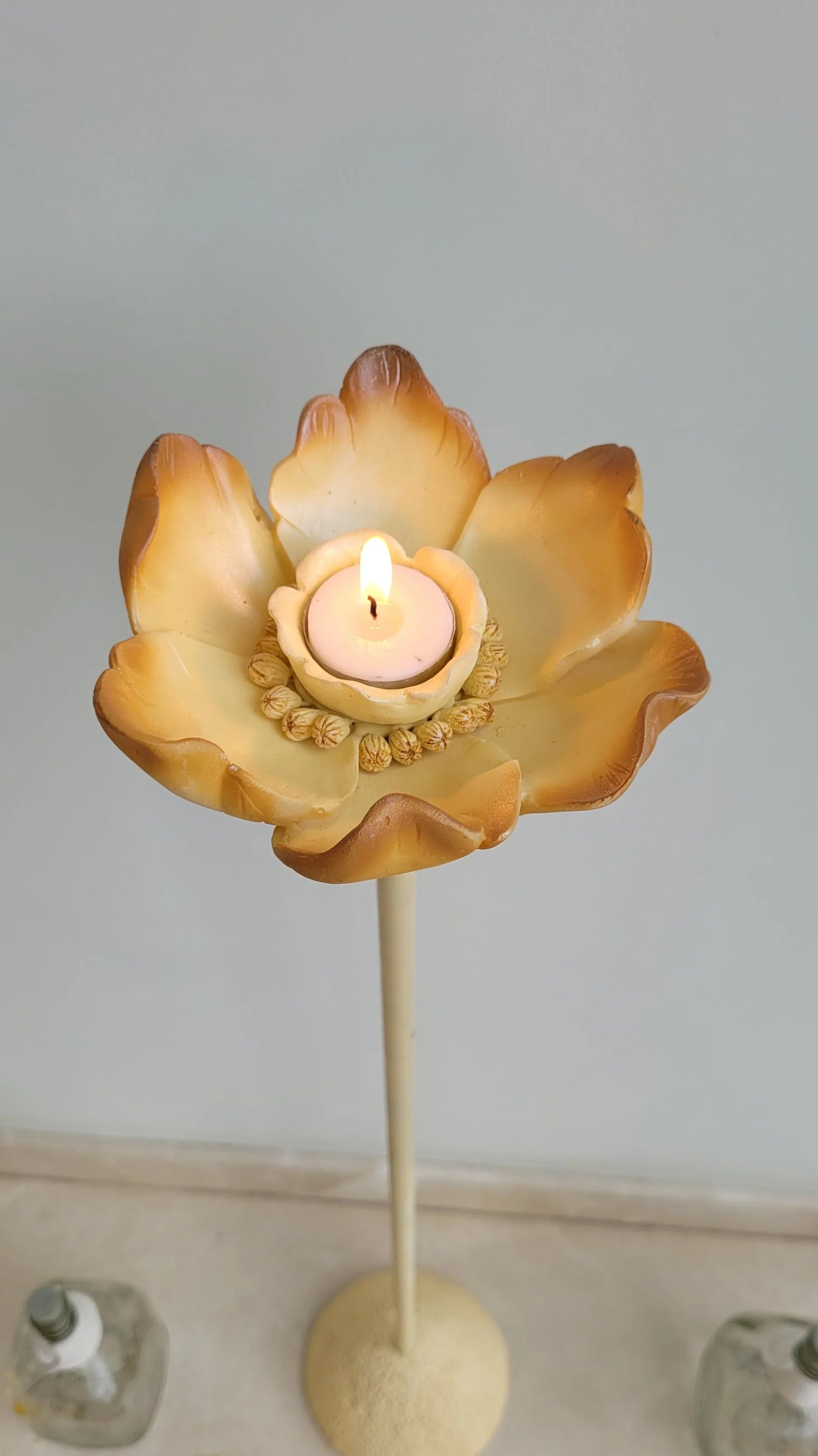 Decked-up Perched Tealight