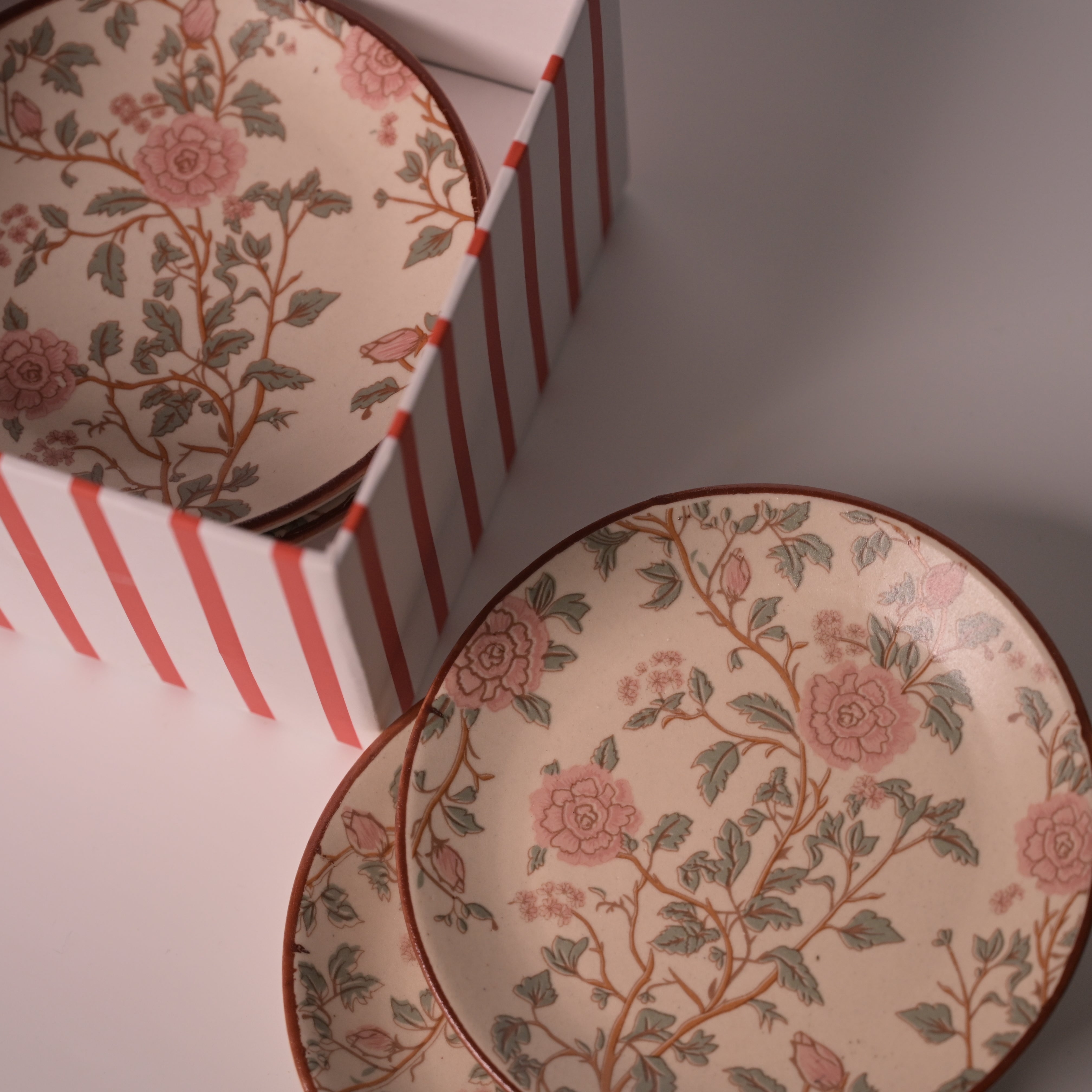 Floral Ceramic Tea Plates Gift Set (Set of 4) – Vintage Rose Dessert Plates in Premium Gifting Box
