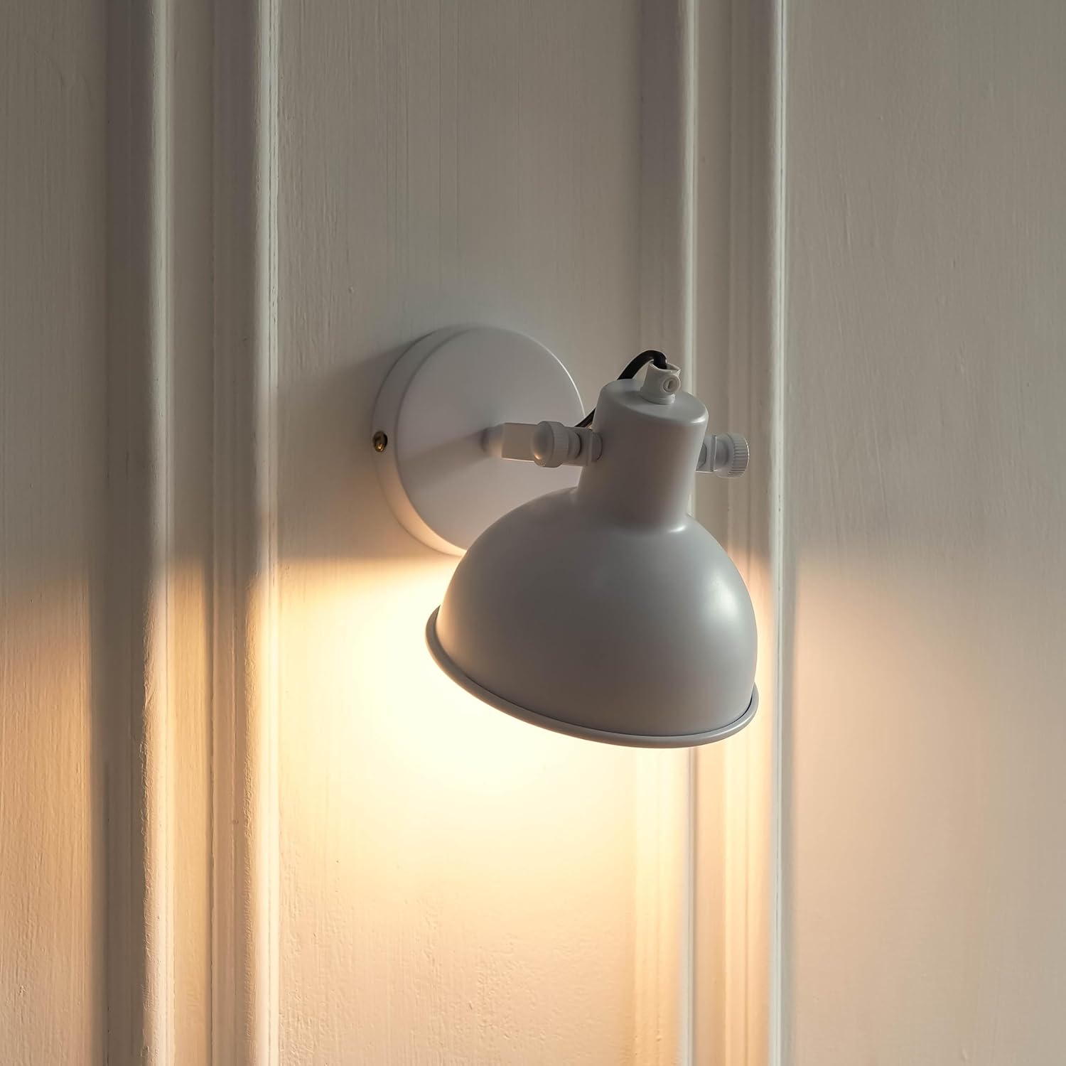 White Focus Wall Lamp with Rotation Adjustment